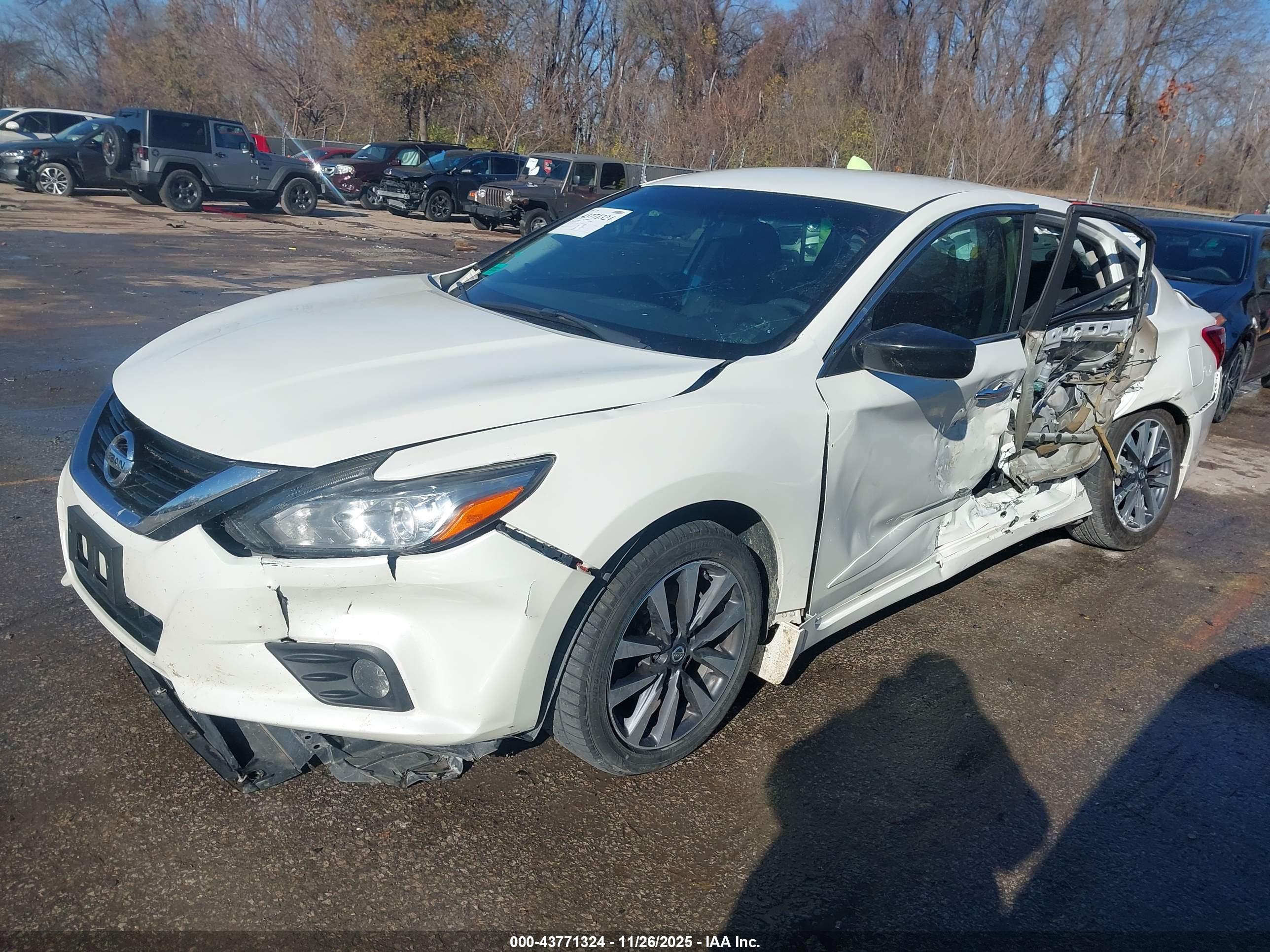 NISSAN ALTIMA image 2