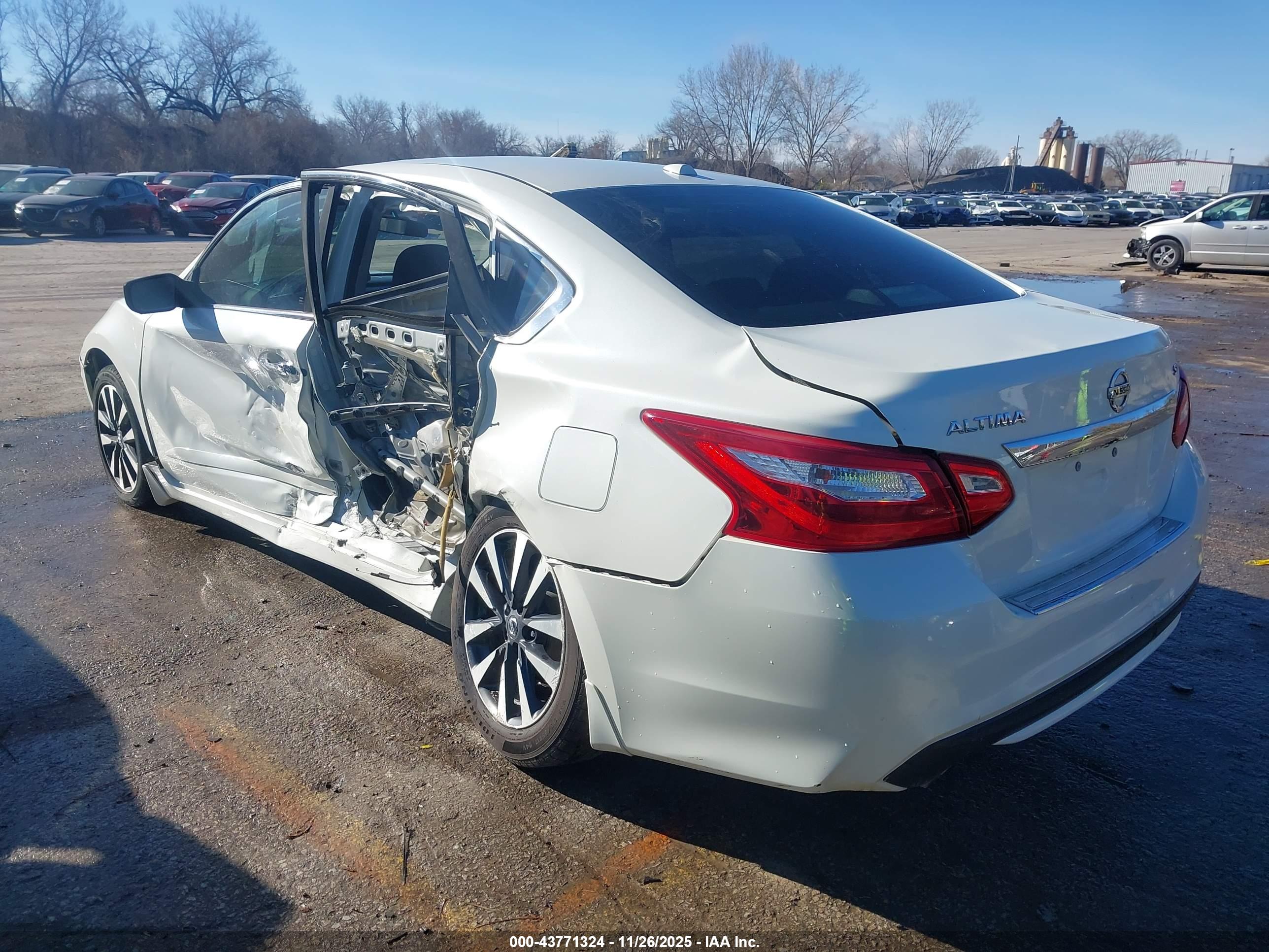 NISSAN ALTIMA image 3