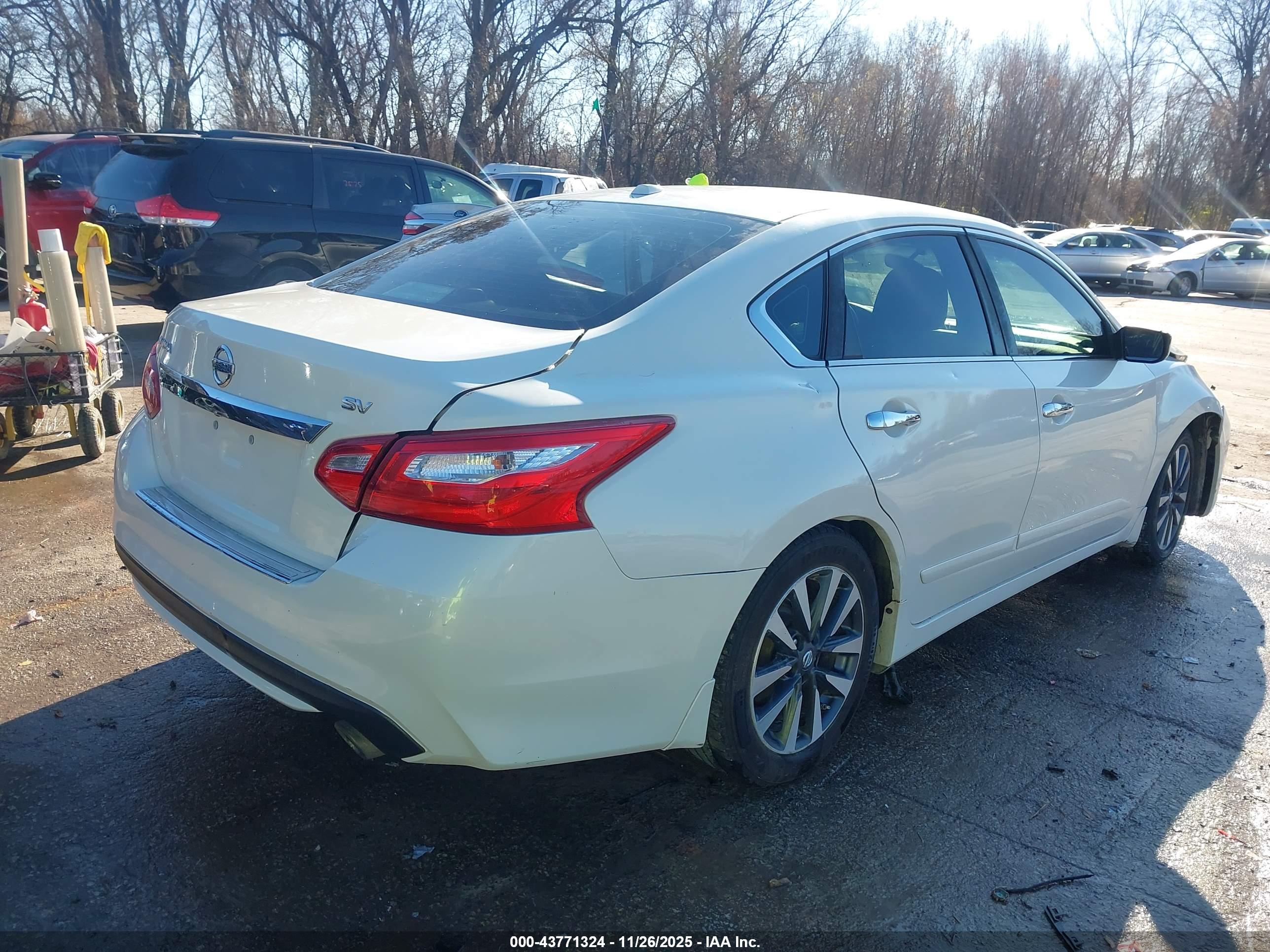 NISSAN ALTIMA image 4
