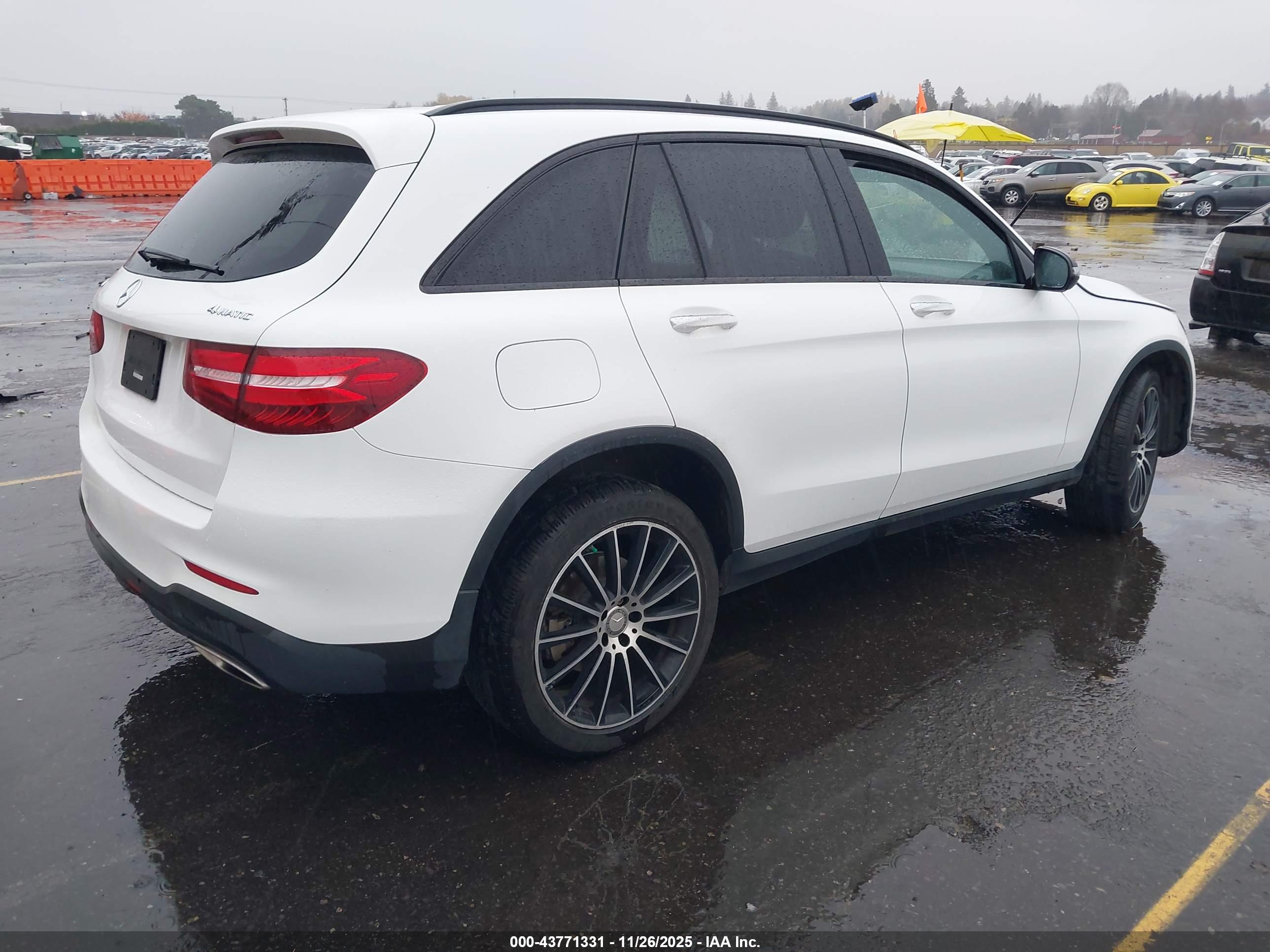 MERCEDES-BENZ GLC image 4