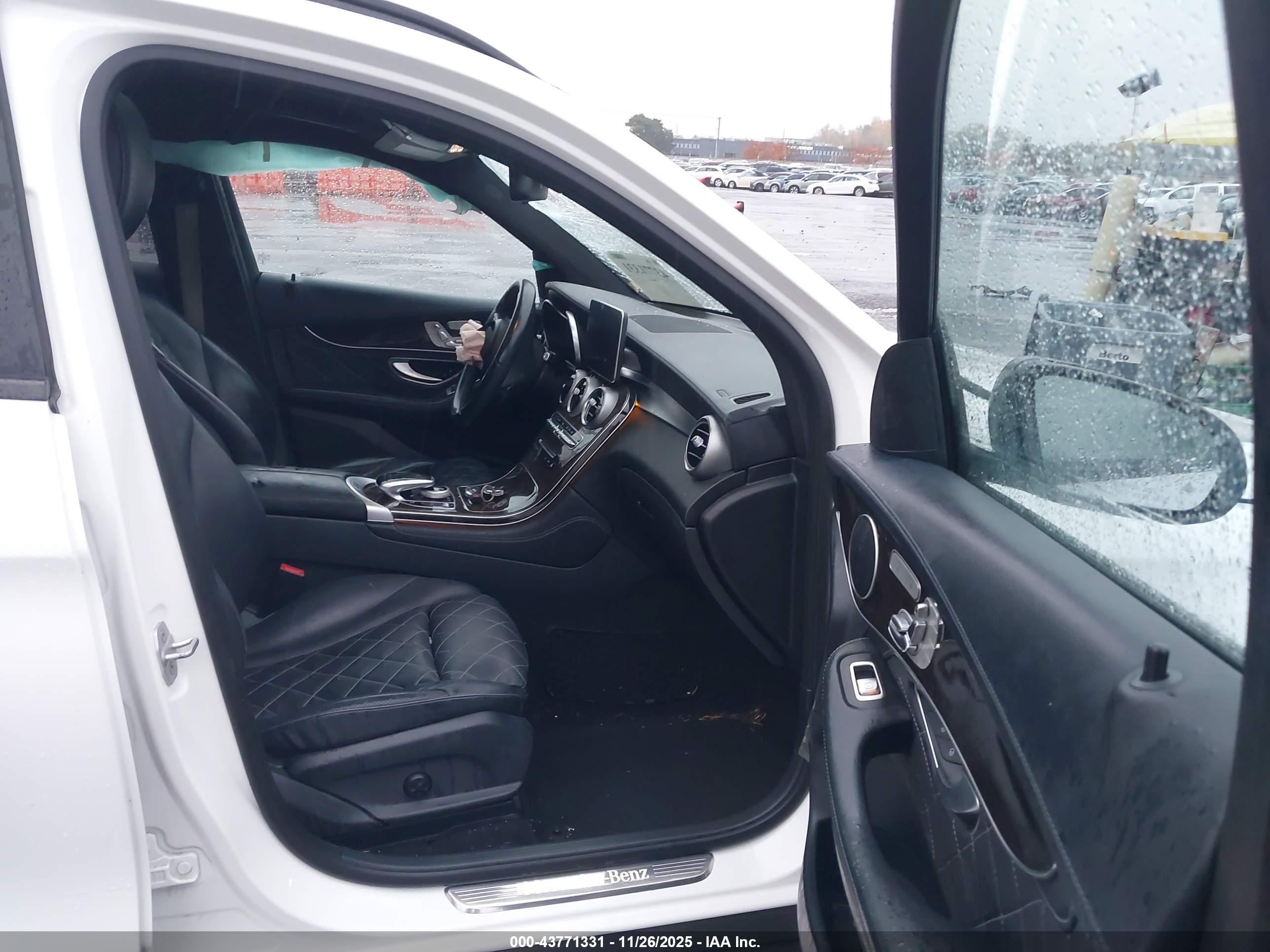 MERCEDES-BENZ GLC image 5