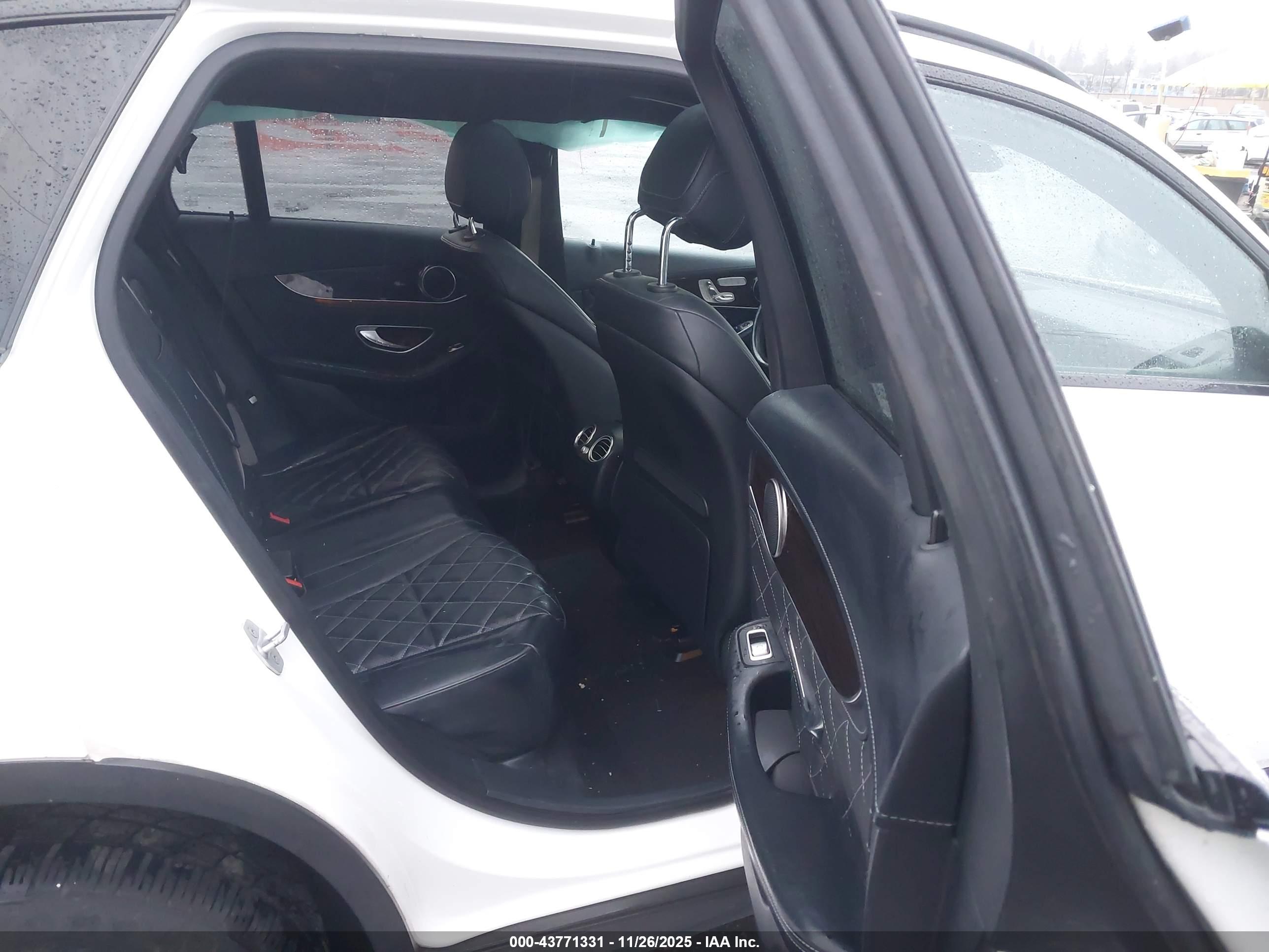 MERCEDES-BENZ GLC image 8