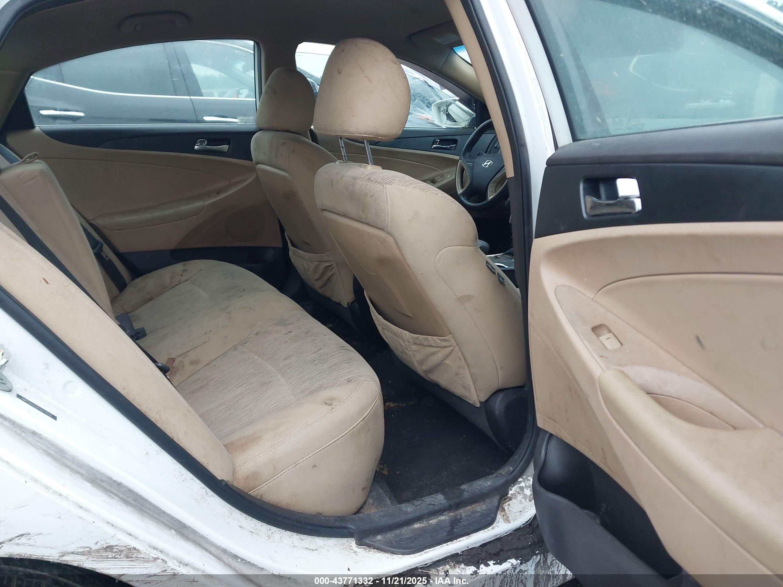HYUNDAI SONATA image 8