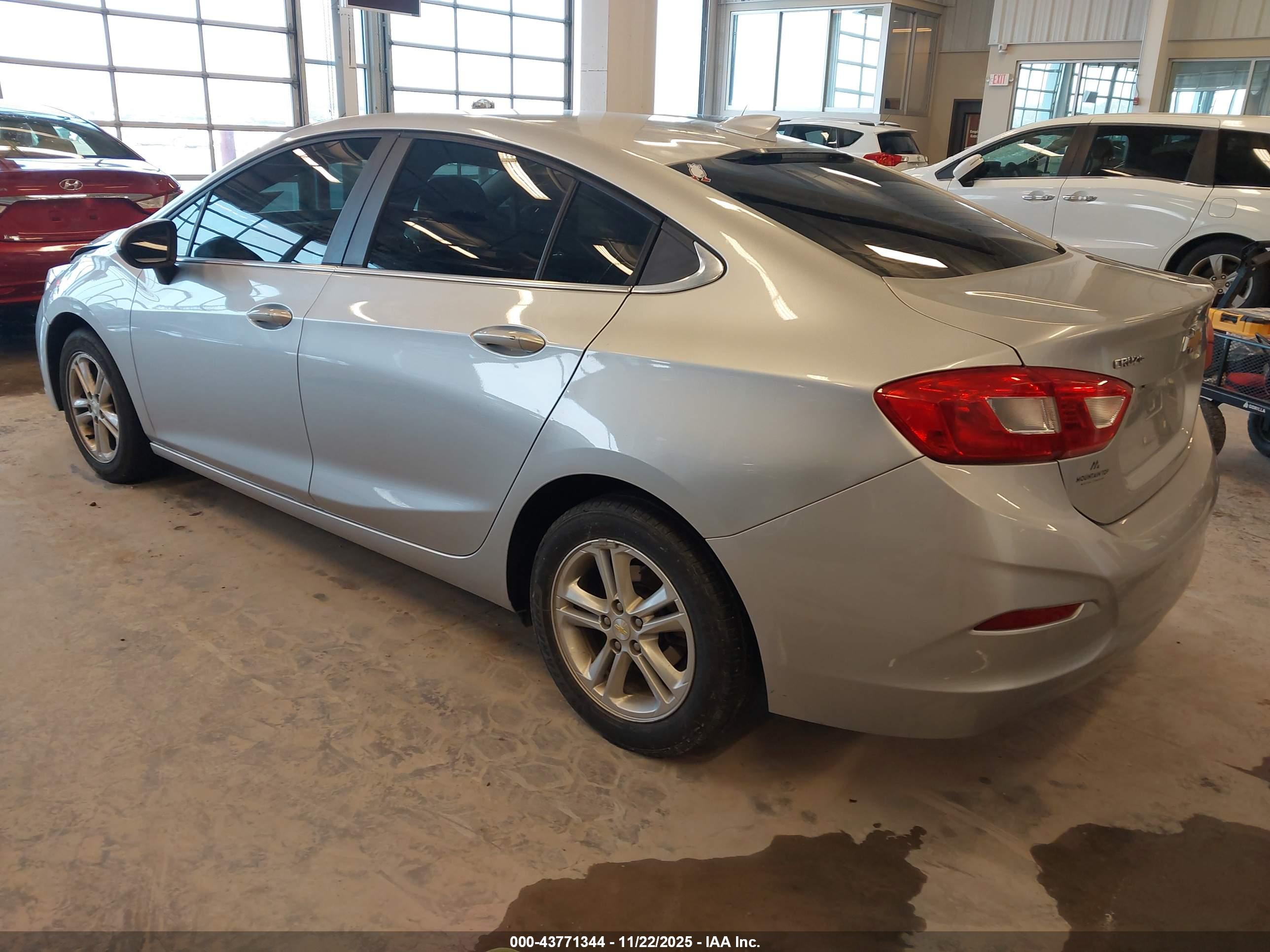 CHEVROLET CRUZE image 3