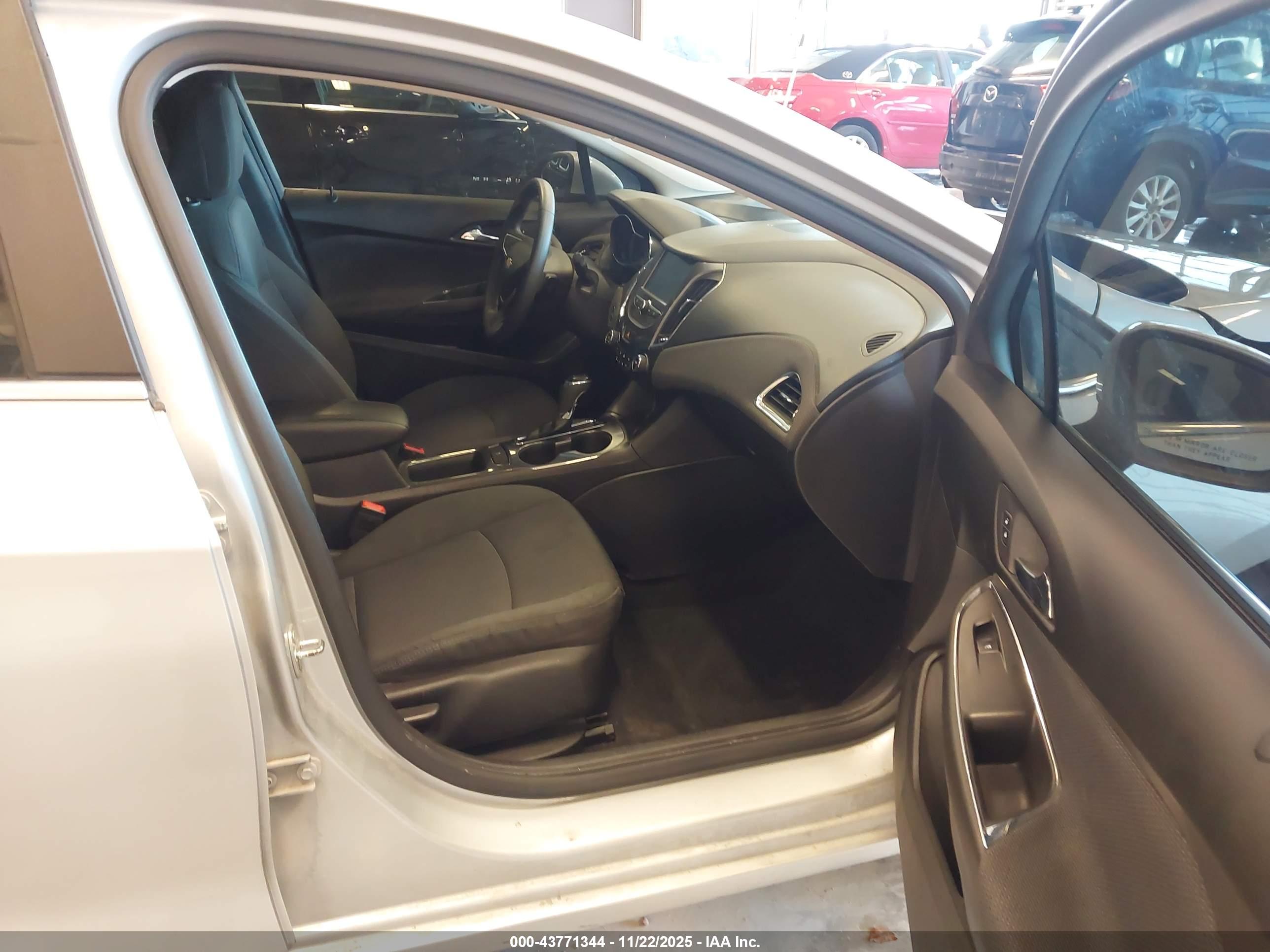 CHEVROLET CRUZE image 5