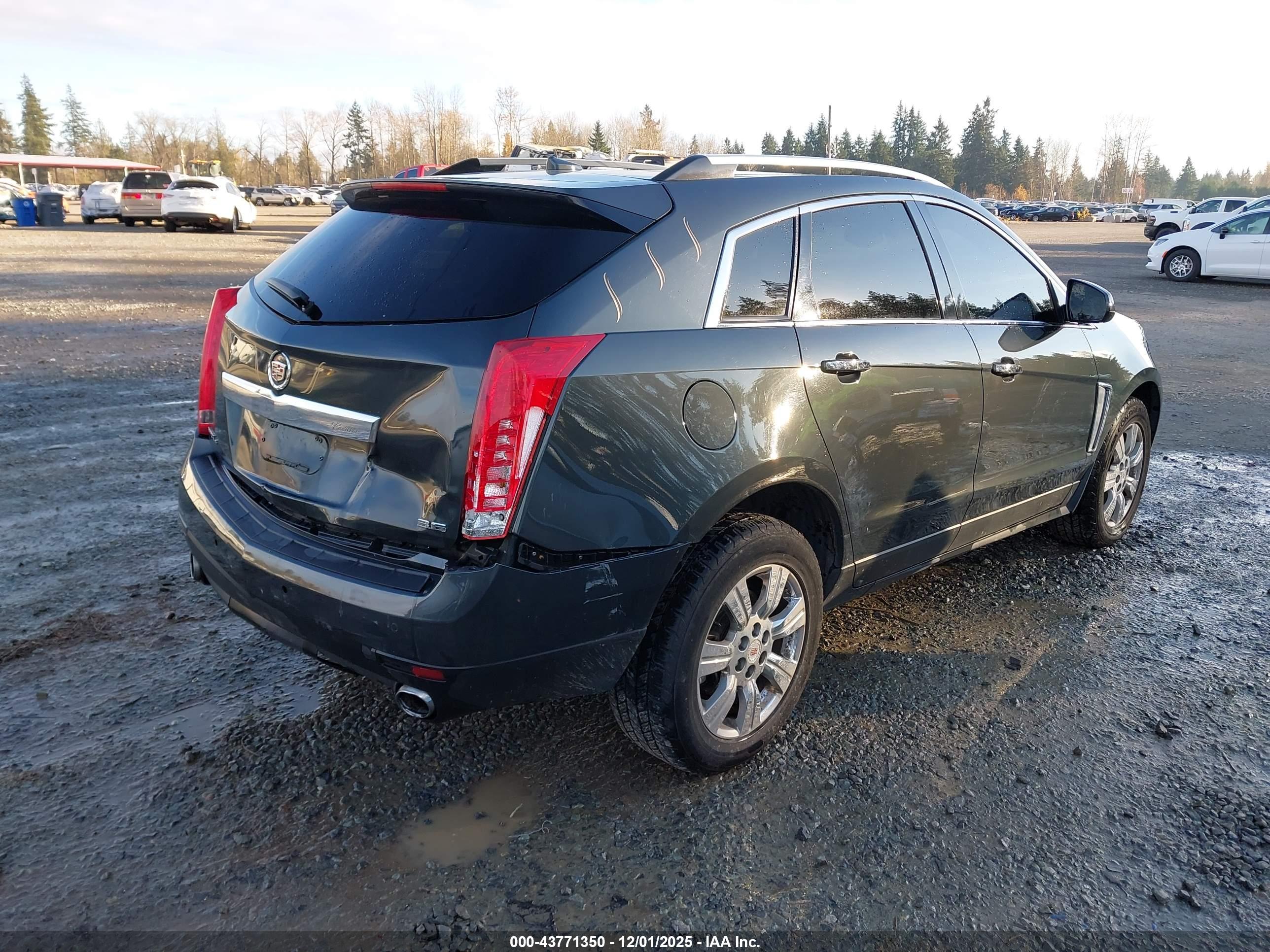 CADILLAC SRX image 4