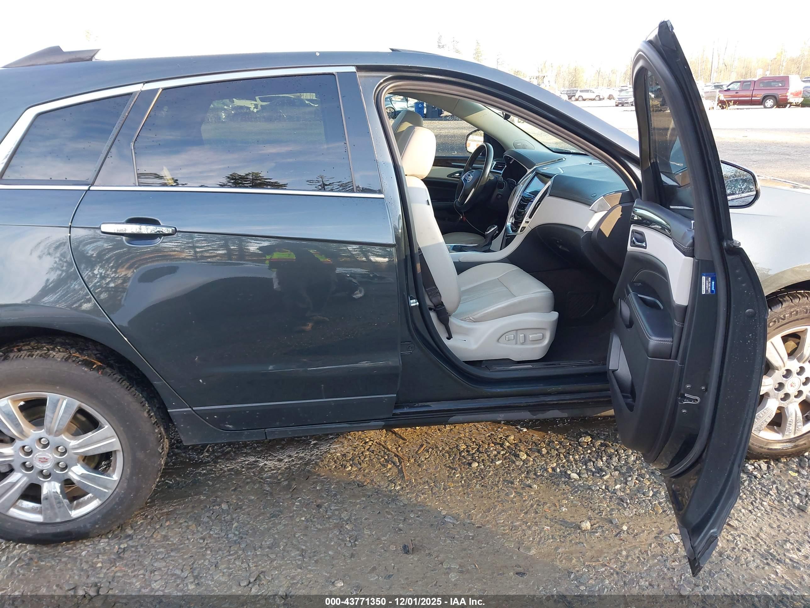 CADILLAC SRX image 5