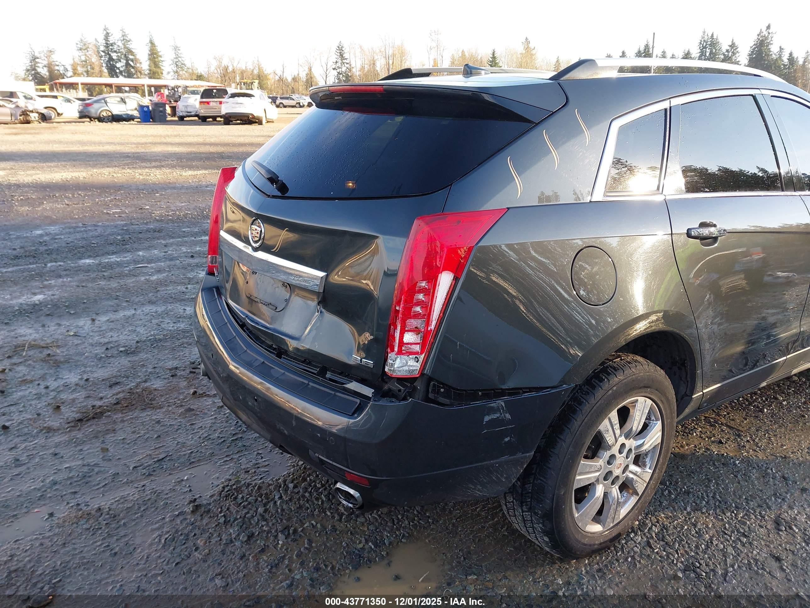 CADILLAC SRX image 6