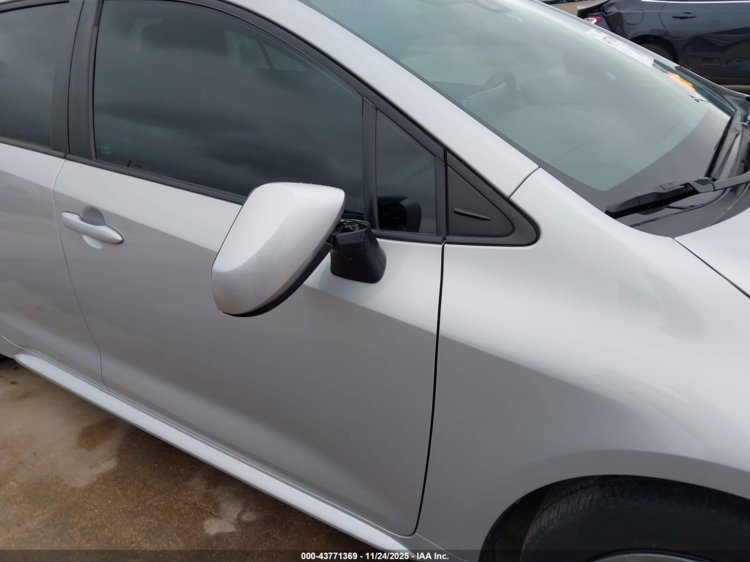 TOYOTA COROLLA image 6