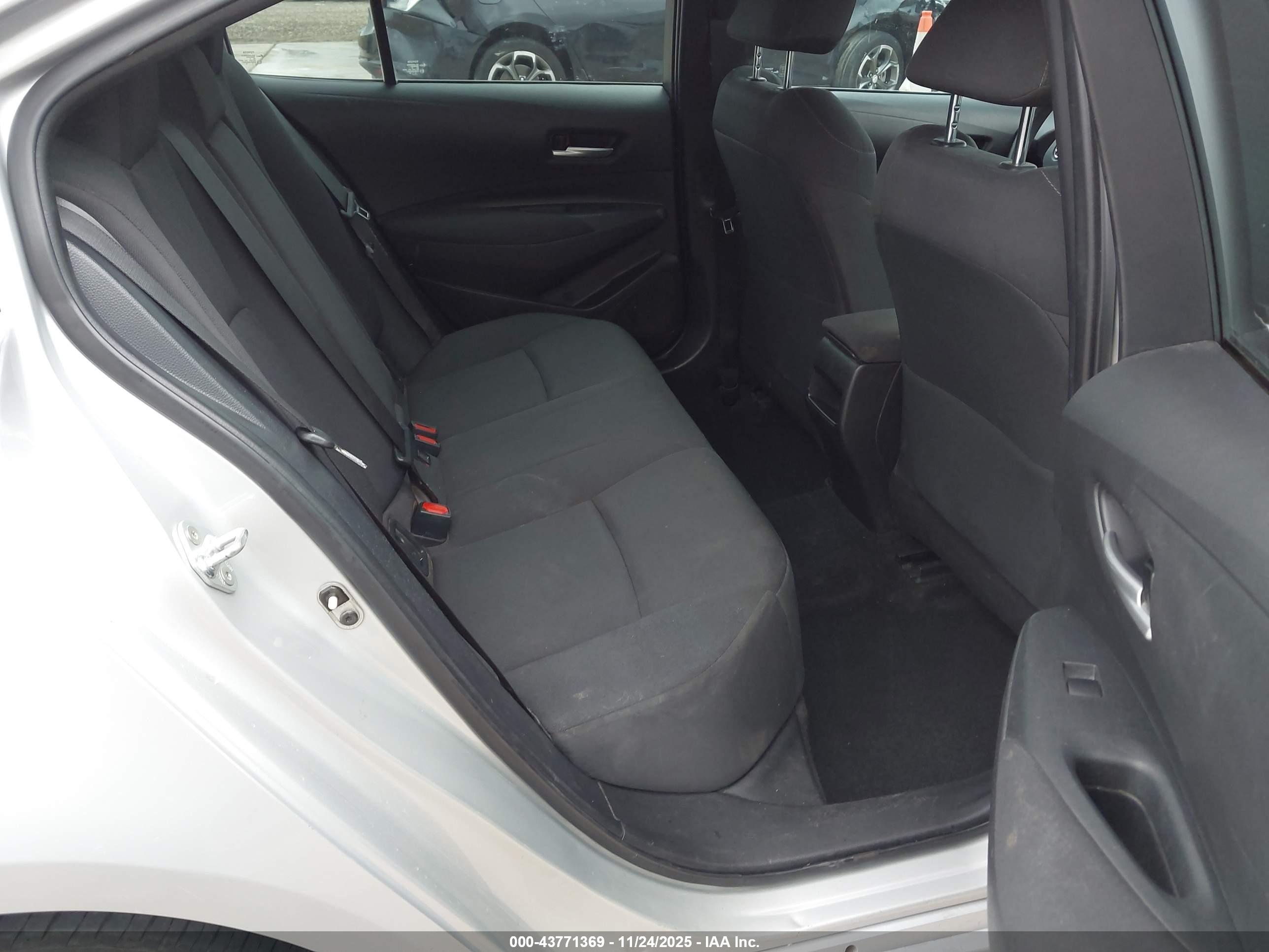 TOYOTA COROLLA image 8