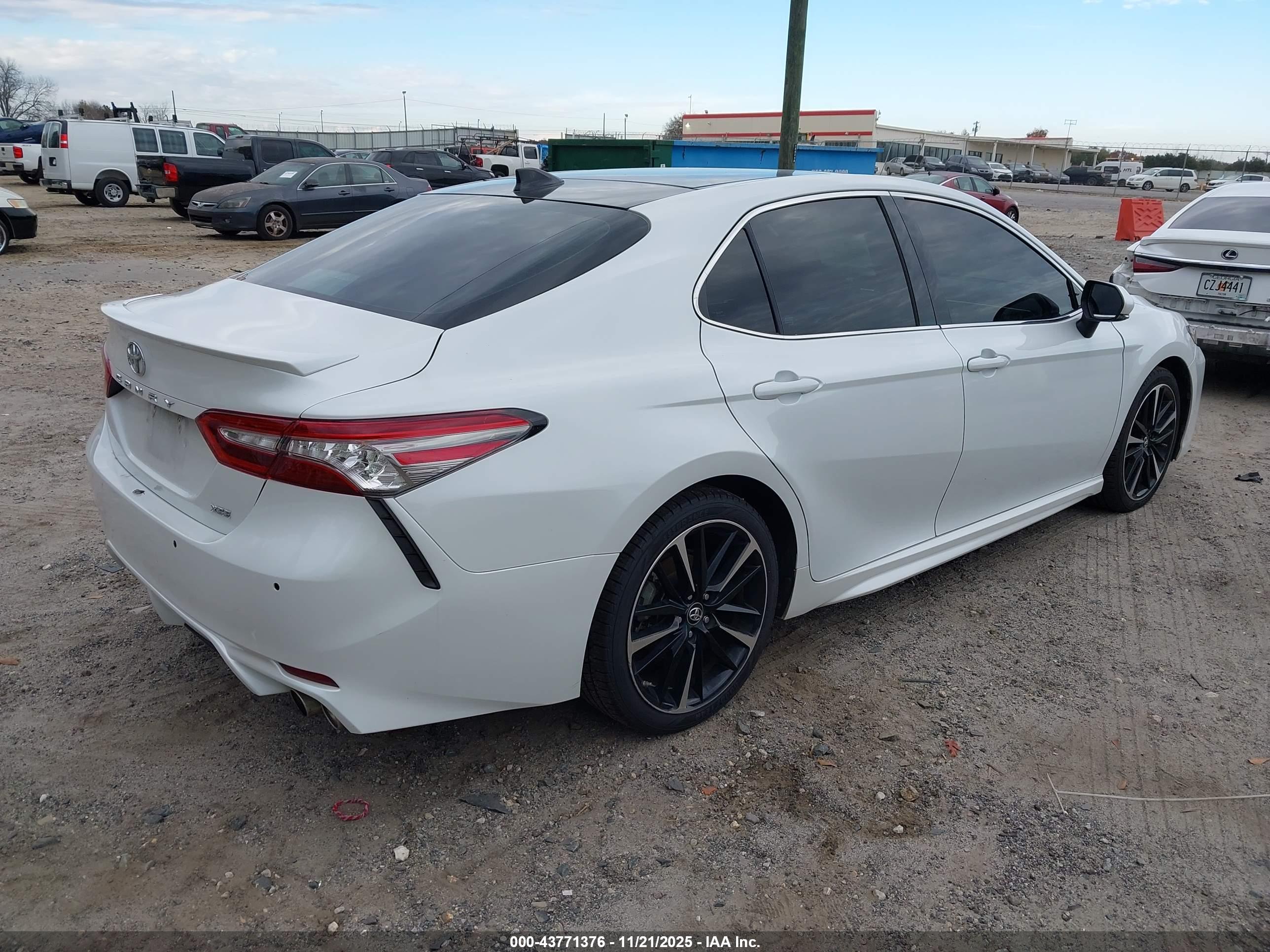 TOYOTA CAMRY image 4