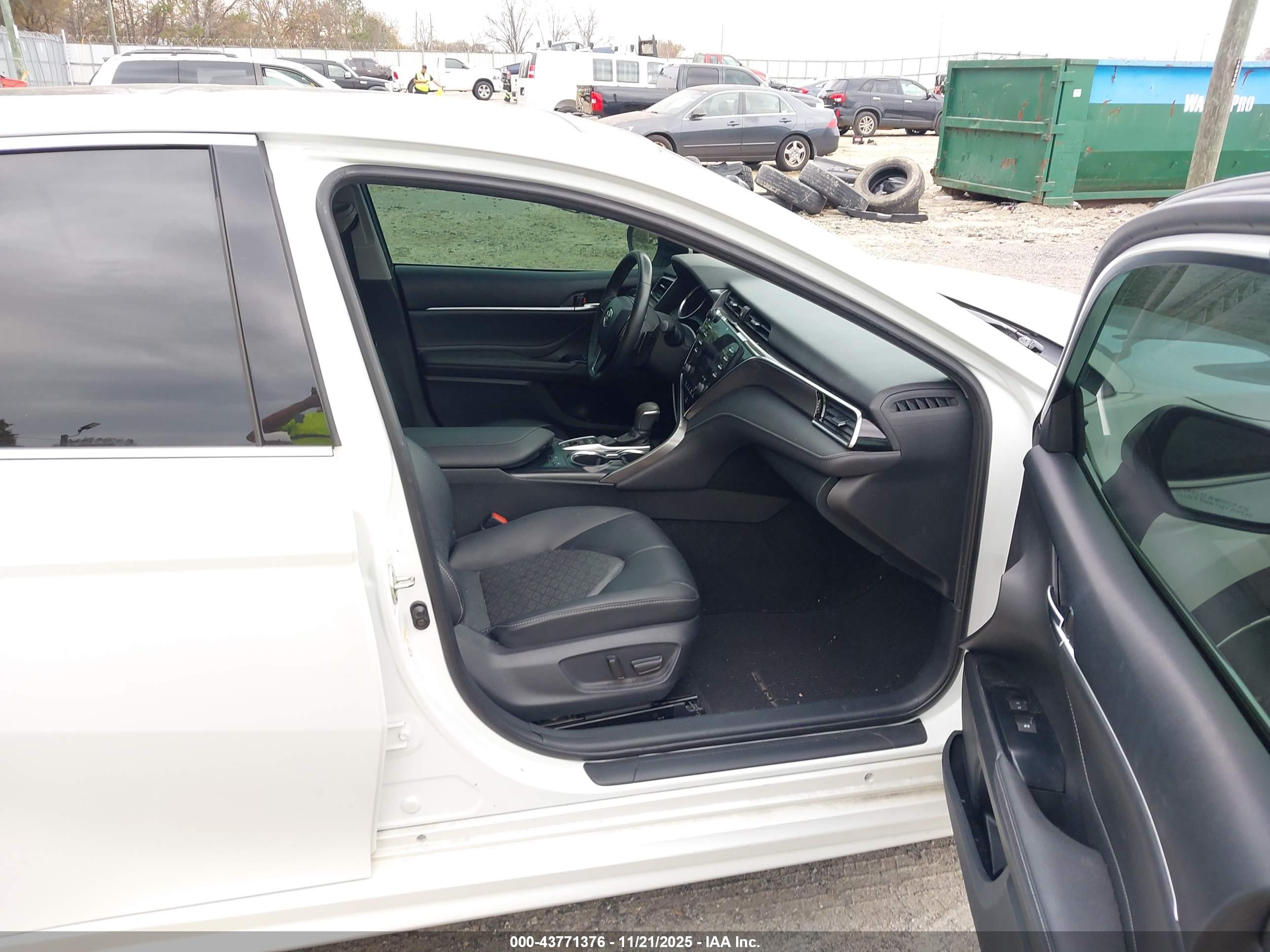 TOYOTA CAMRY image 5