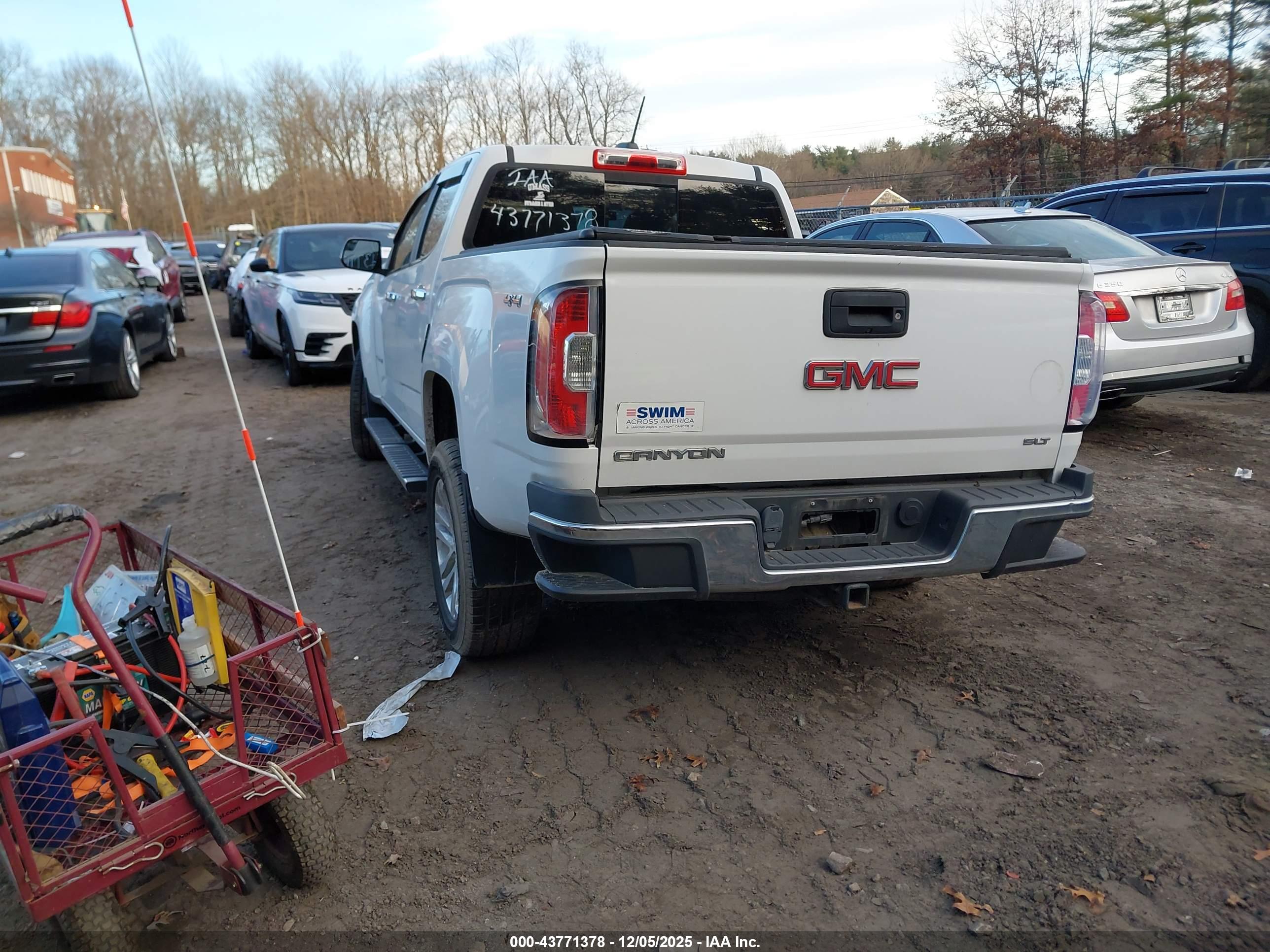 GMC CANYON image 3