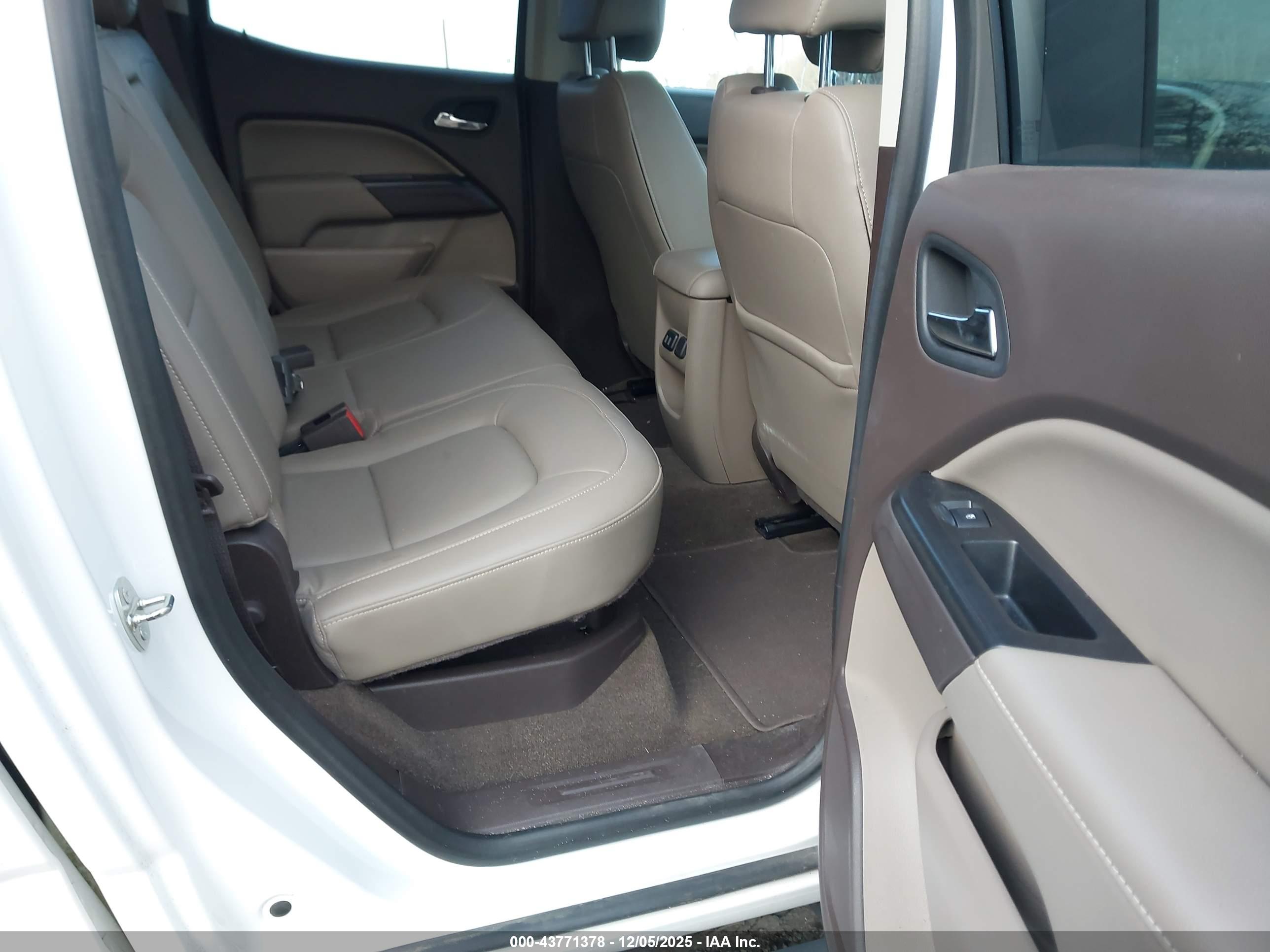 GMC CANYON image 8