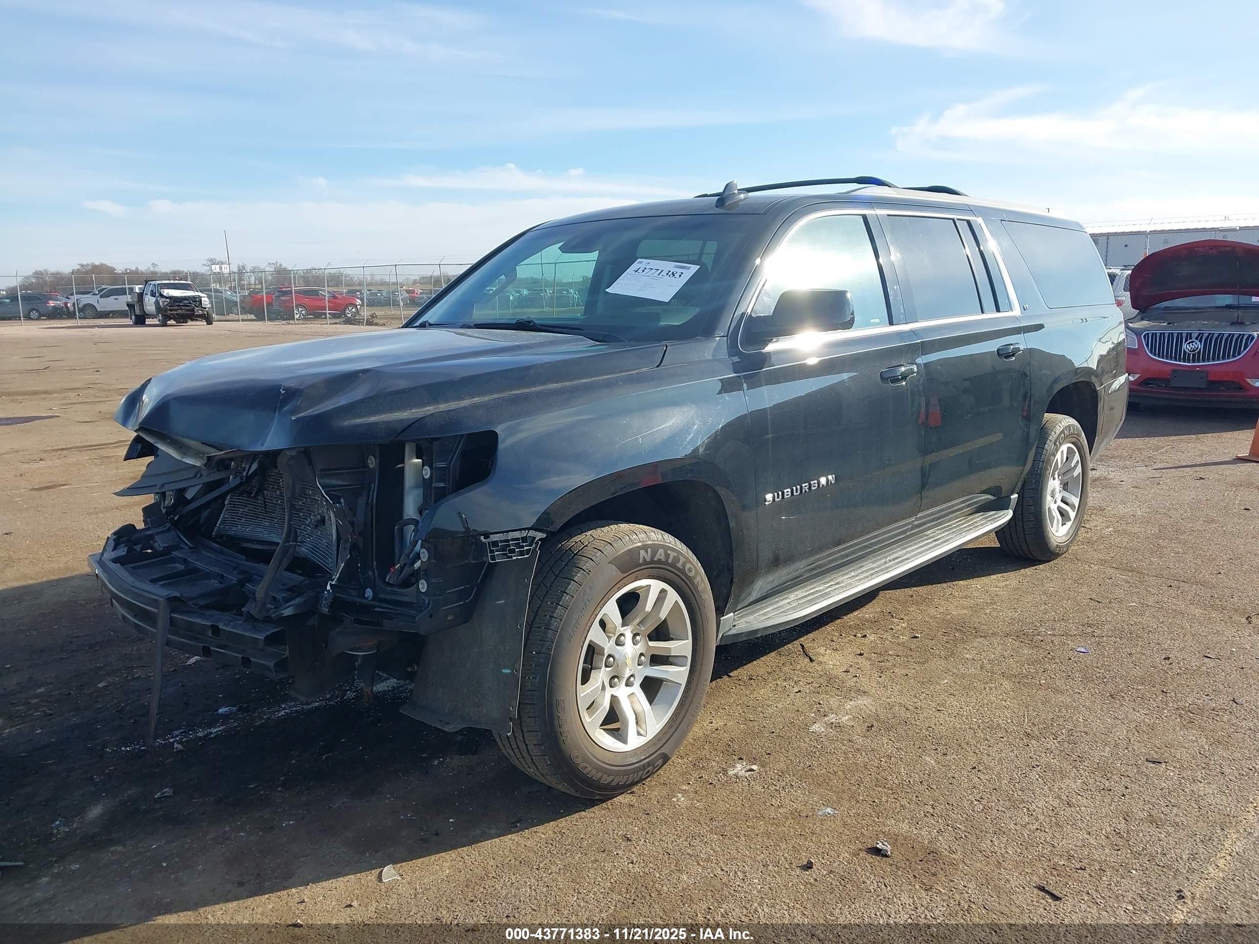 CHEVROLET SUBURBAN image 2
