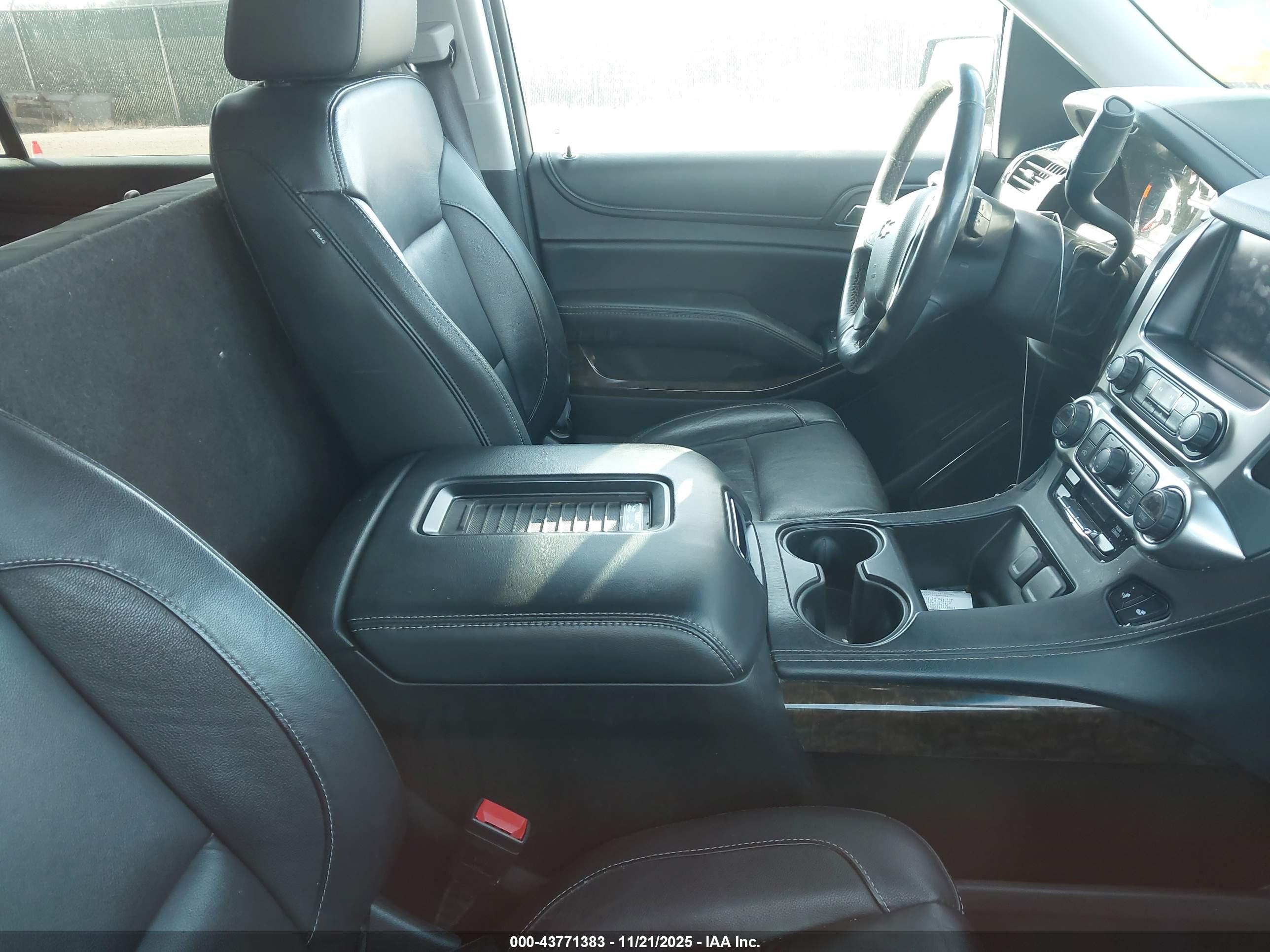 CHEVROLET SUBURBAN image 5