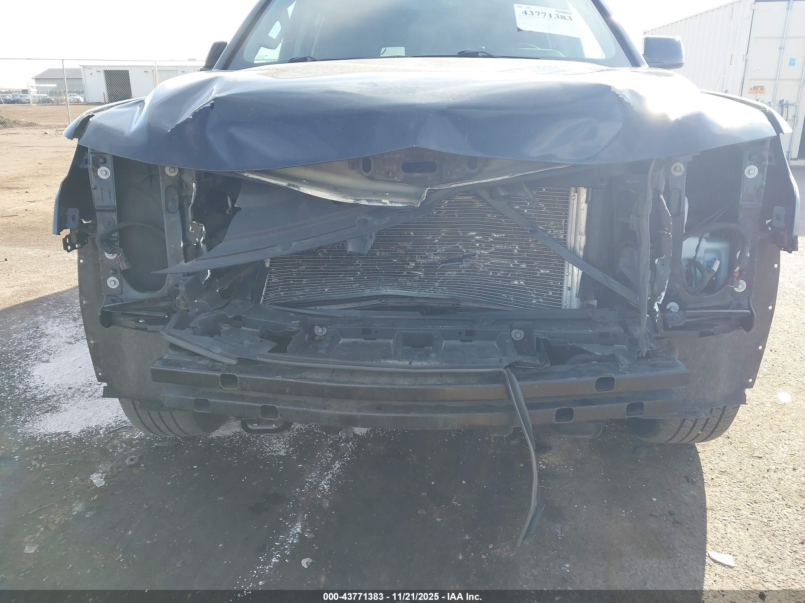 CHEVROLET SUBURBAN image 6