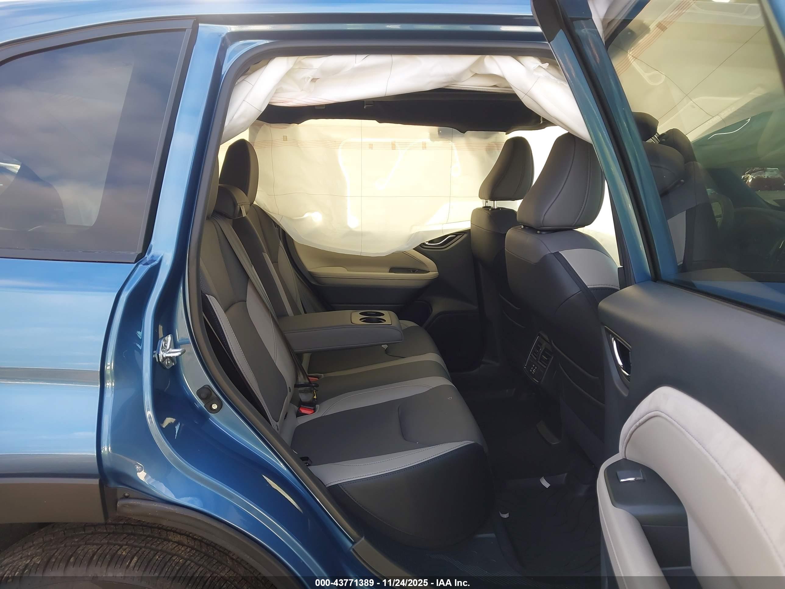 SUBARU FORESTER image 8