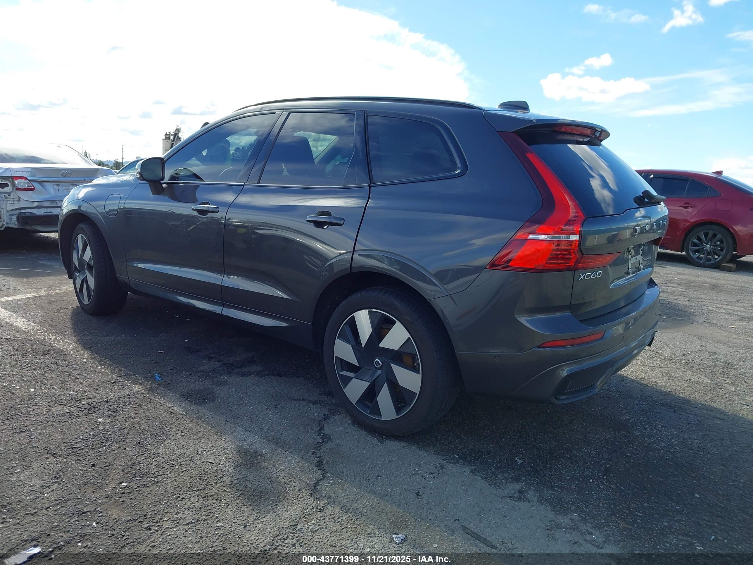 VOLVO XC60 image 3