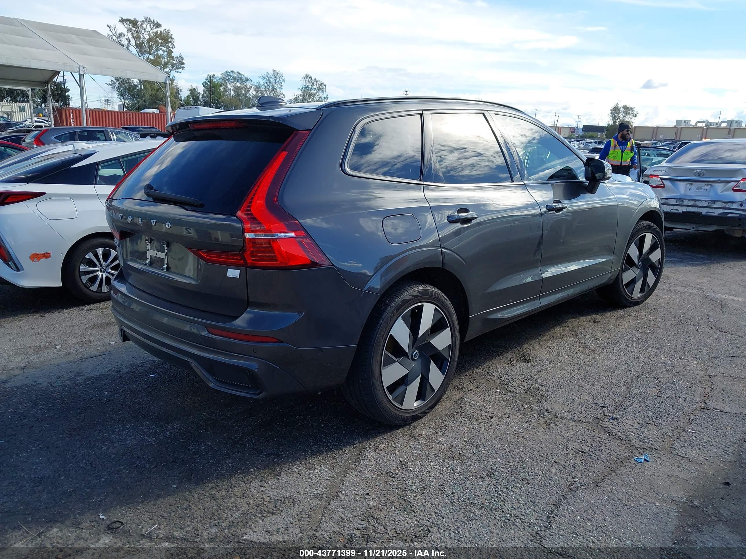 VOLVO XC60 image 4