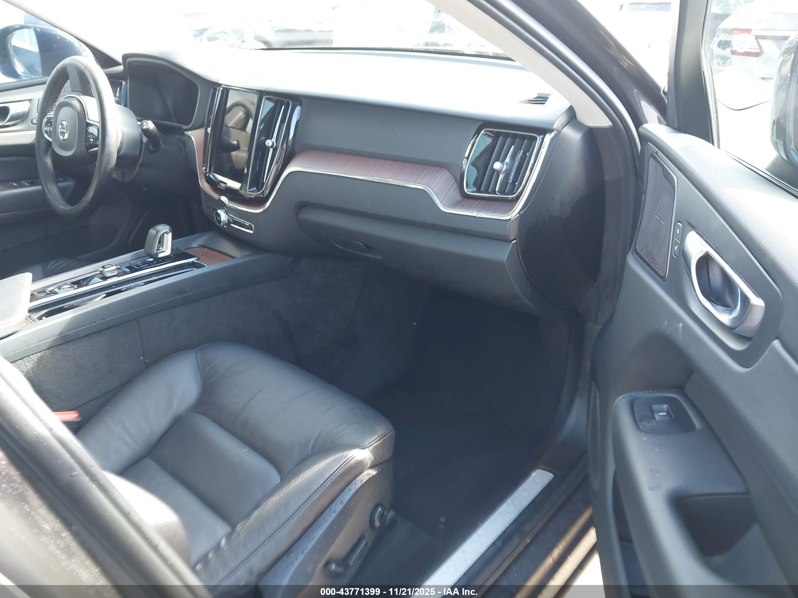 VOLVO XC60 image 5