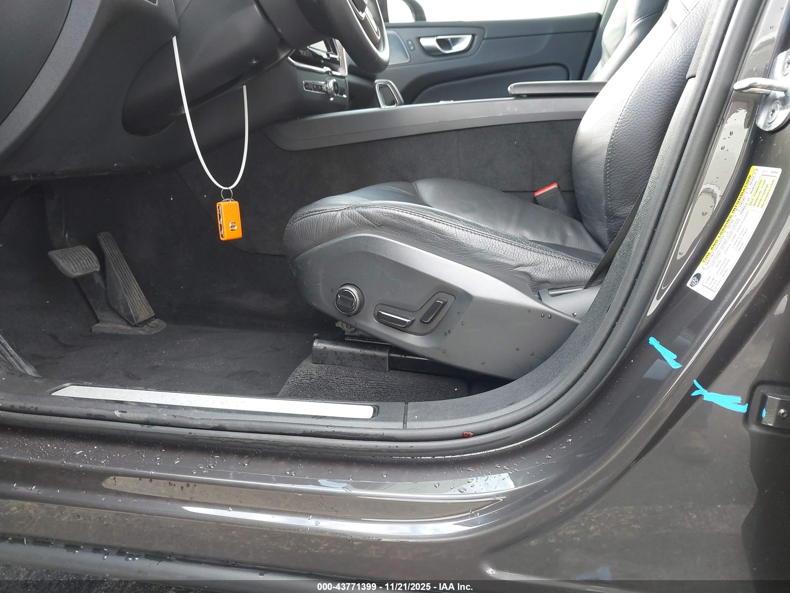 VOLVO XC60 image 6