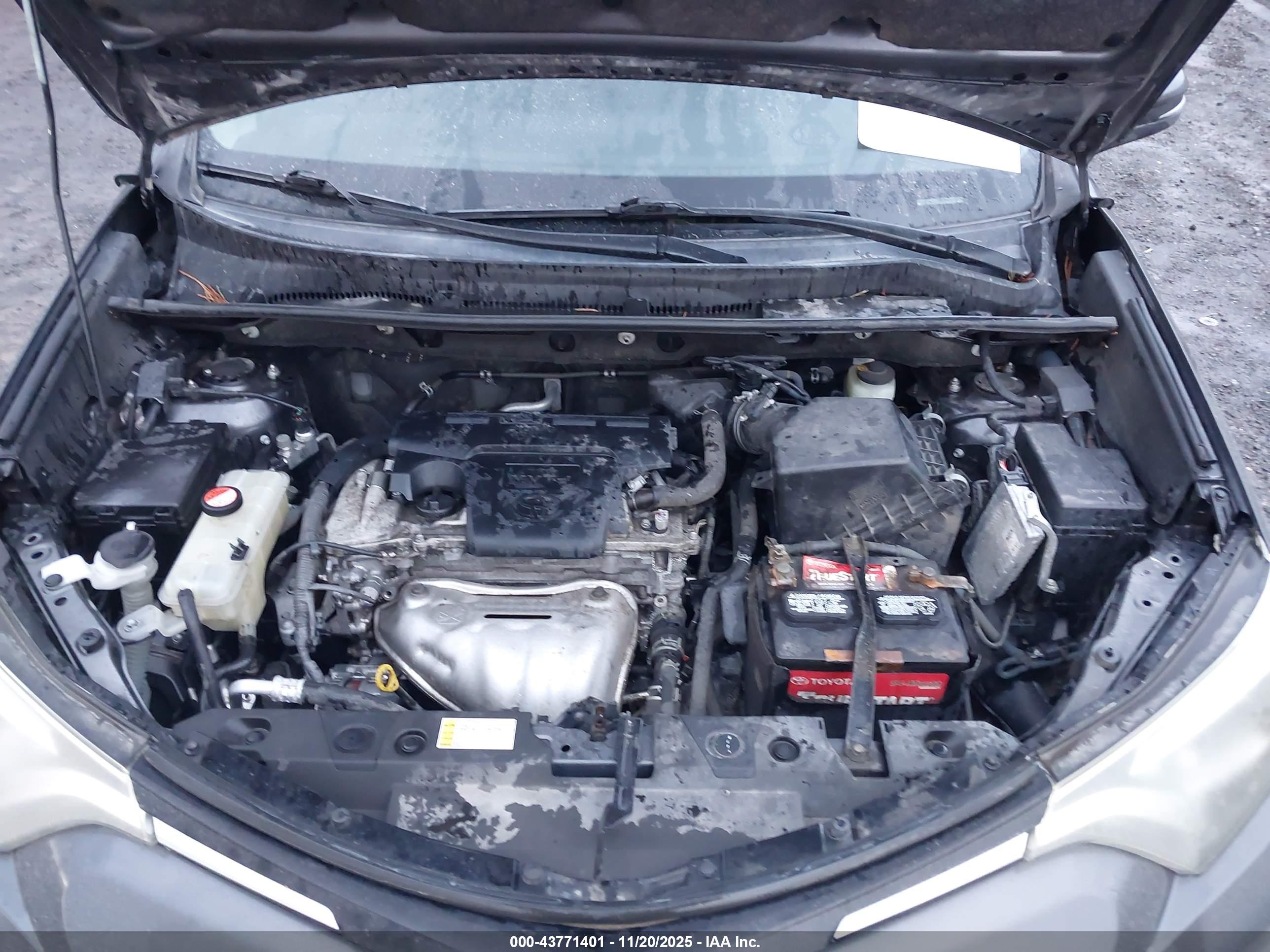 TOYOTA RAV4 image 10