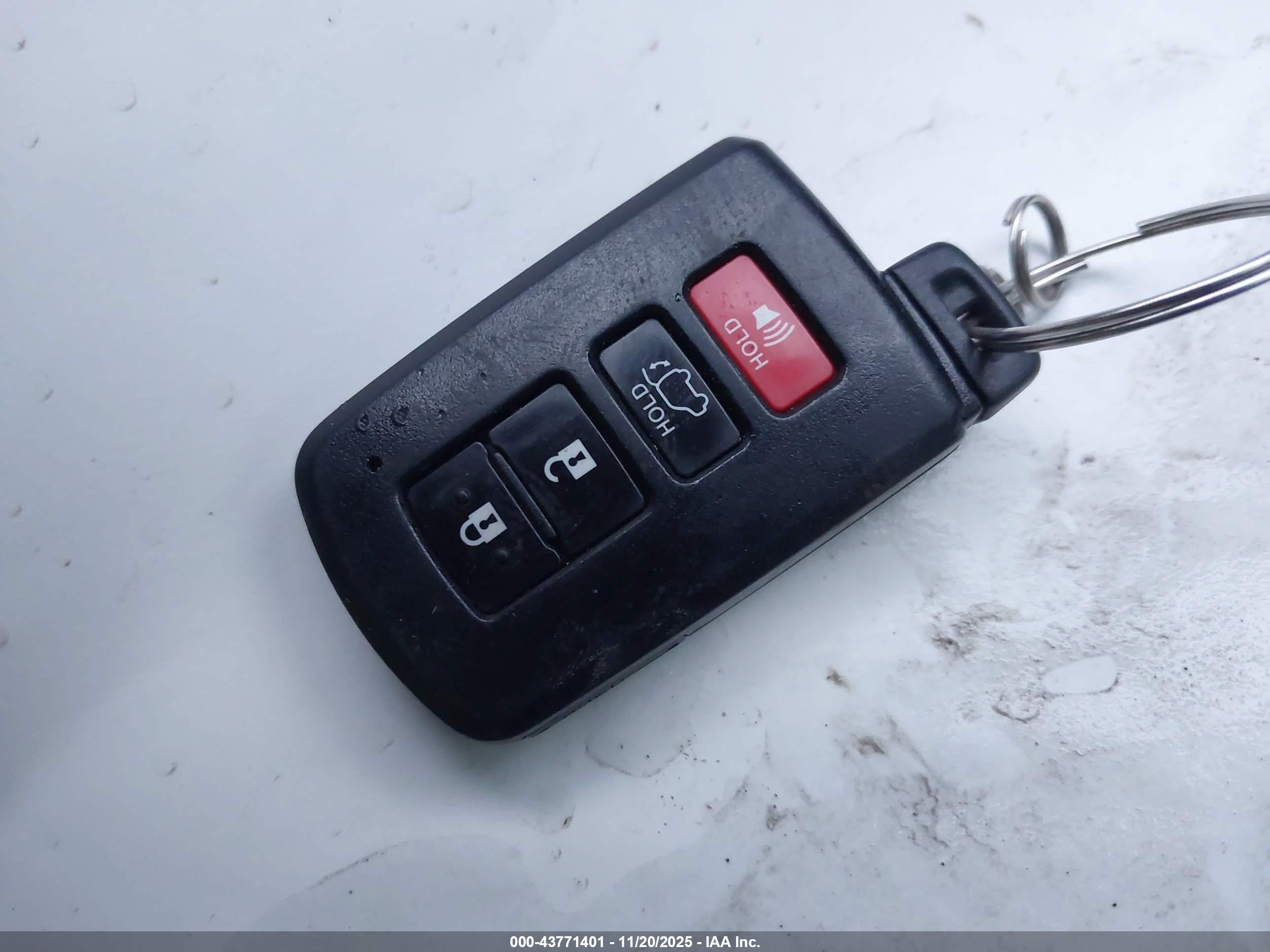 TOYOTA RAV4 image 11