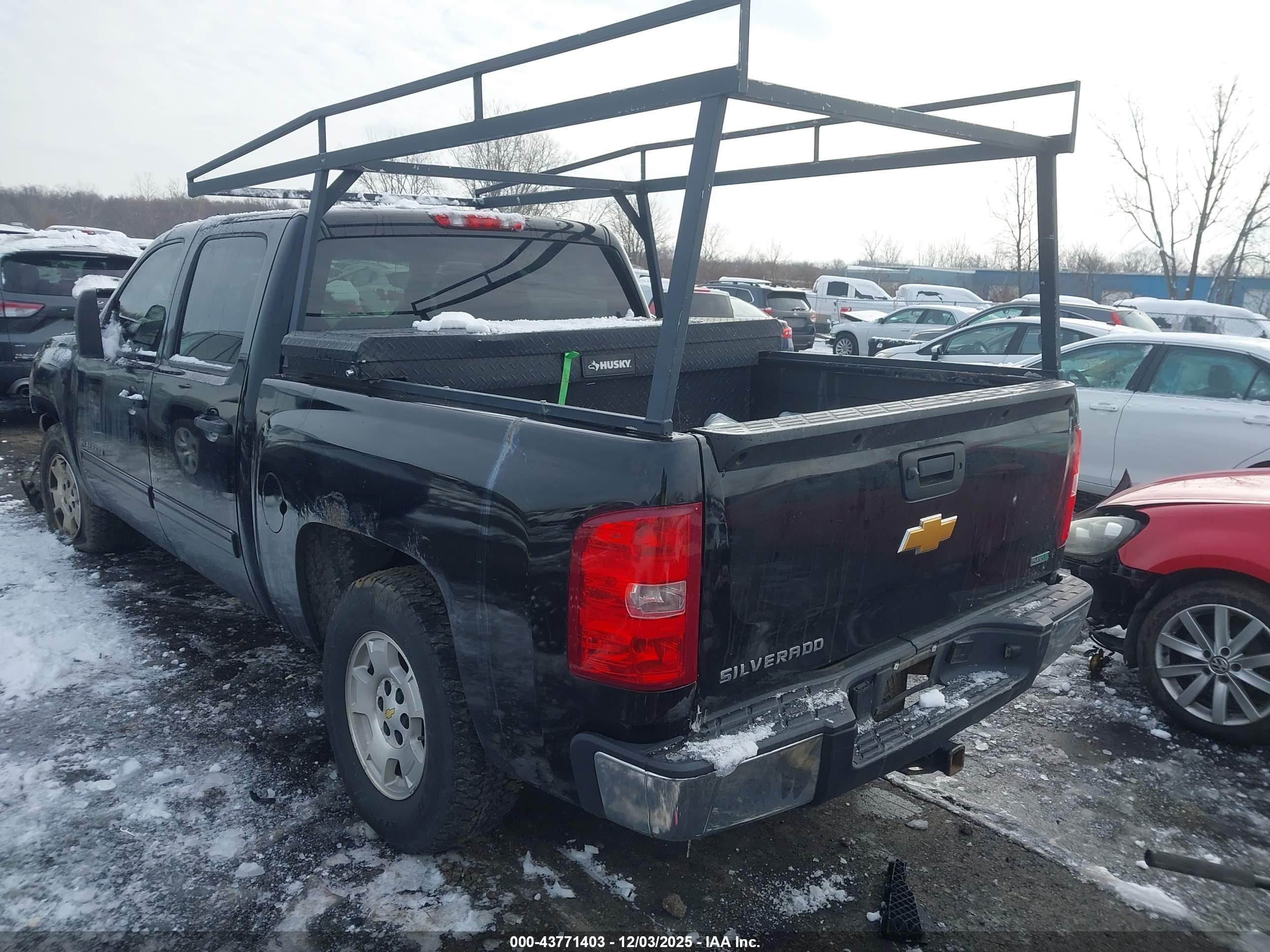 CHEVROLET SILVERADO image 3