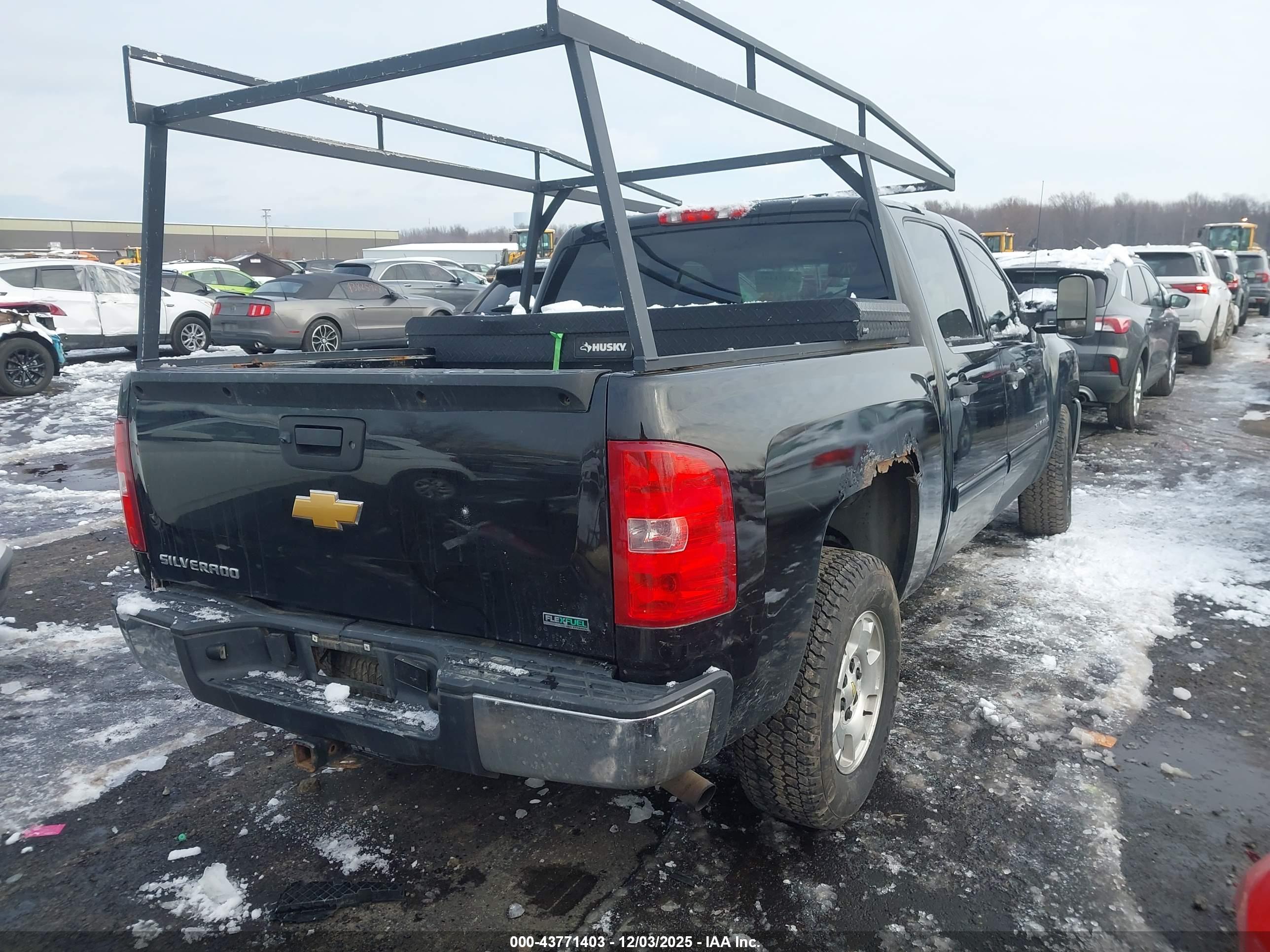 CHEVROLET SILVERADO image 4