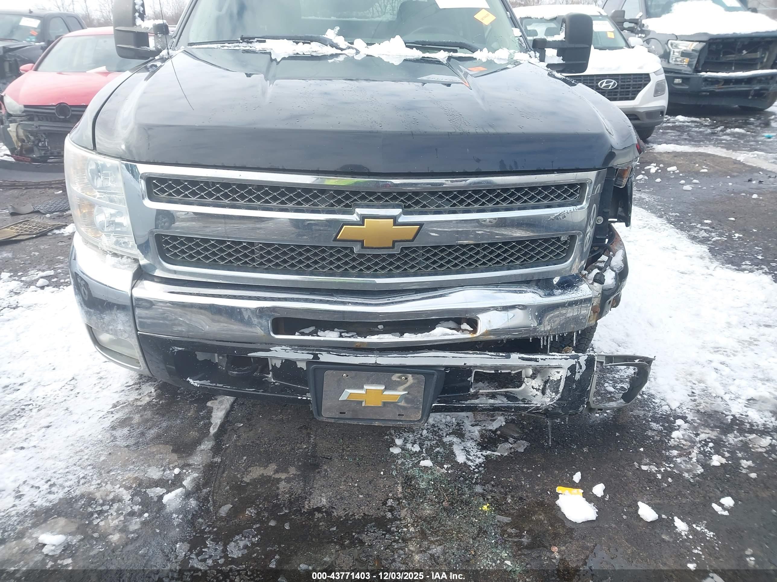 CHEVROLET SILVERADO image 6