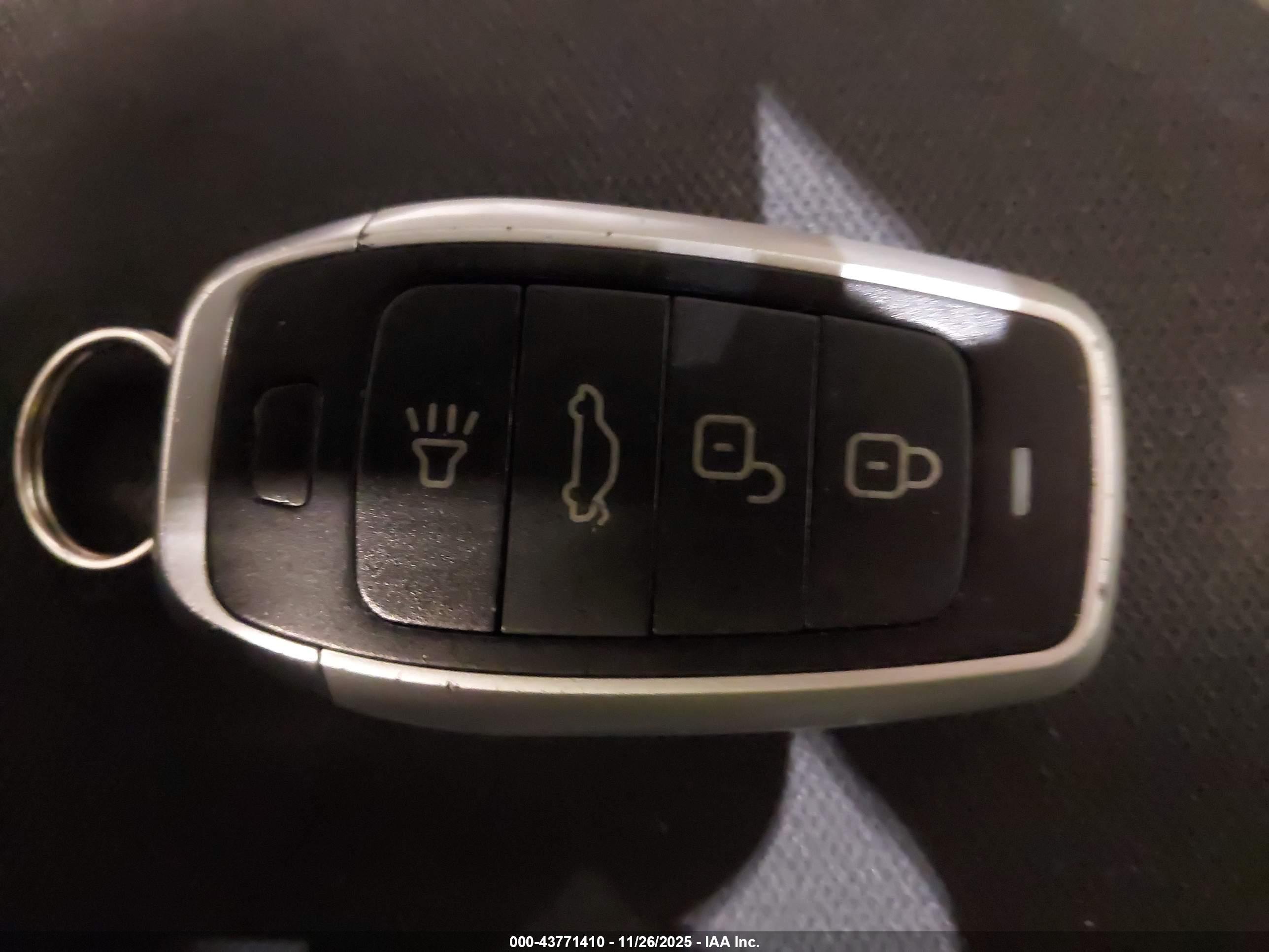 CHRYSLER PACIFICA image 11