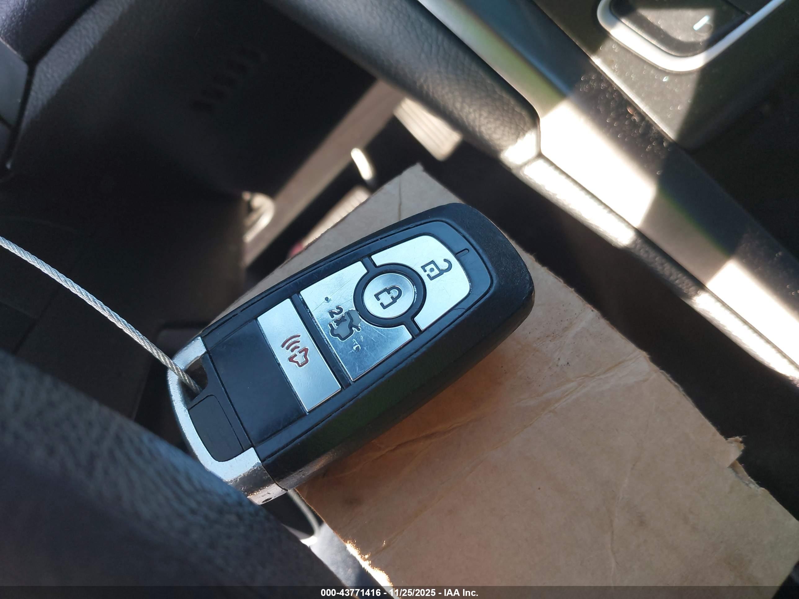 FORD FUSION image 11