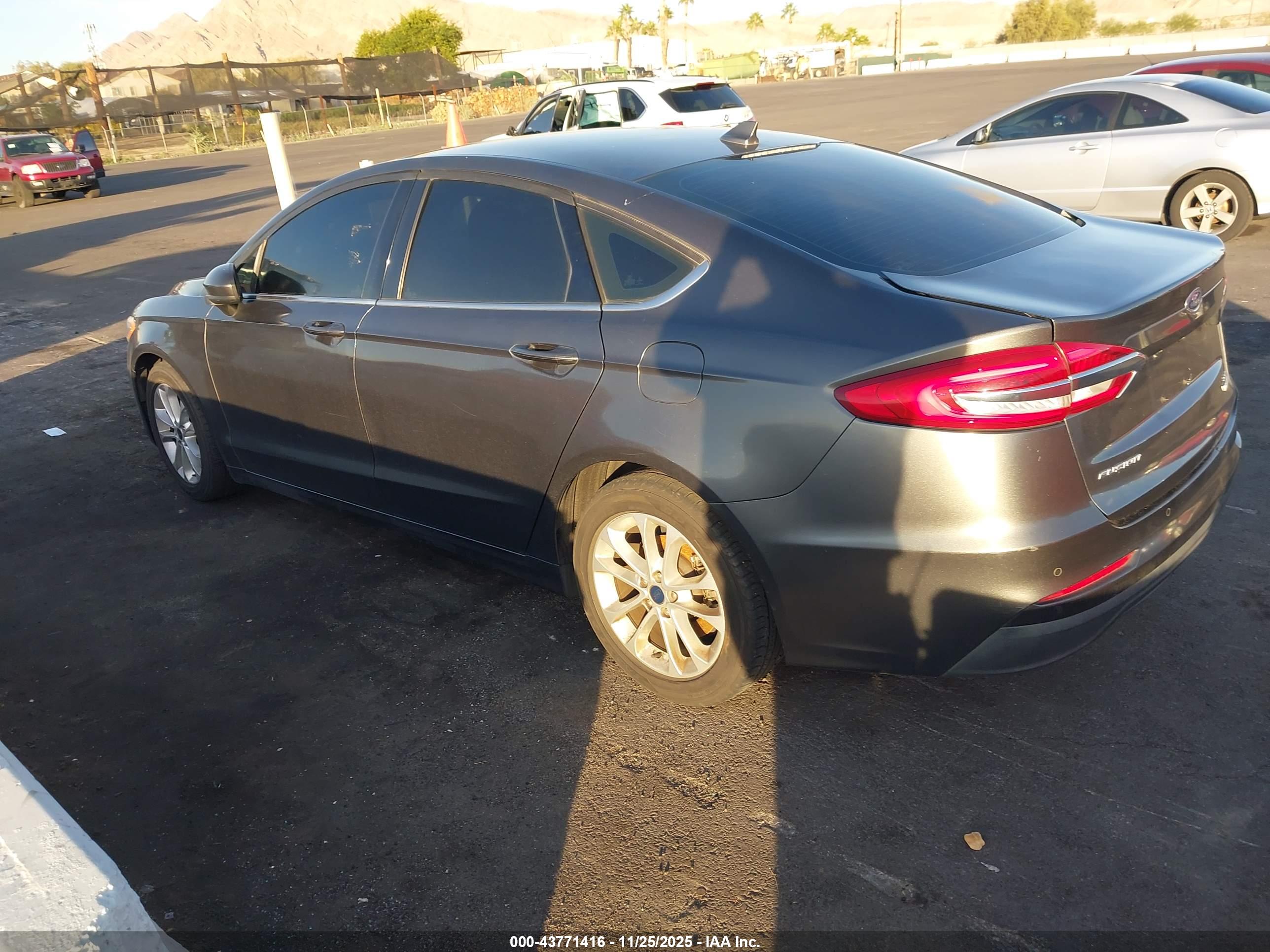 FORD FUSION image 3