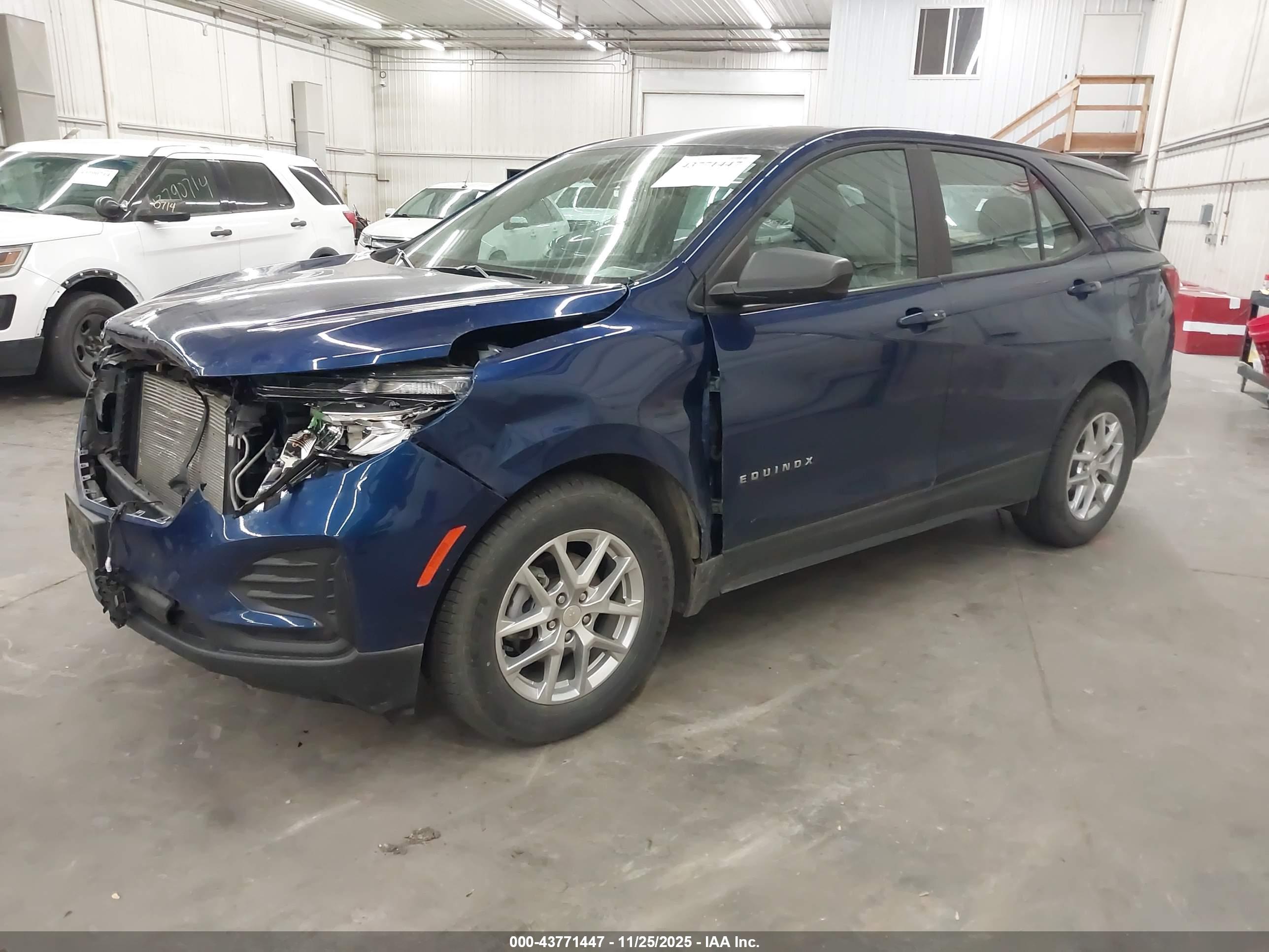 CHEVROLET EQUINOX image 2