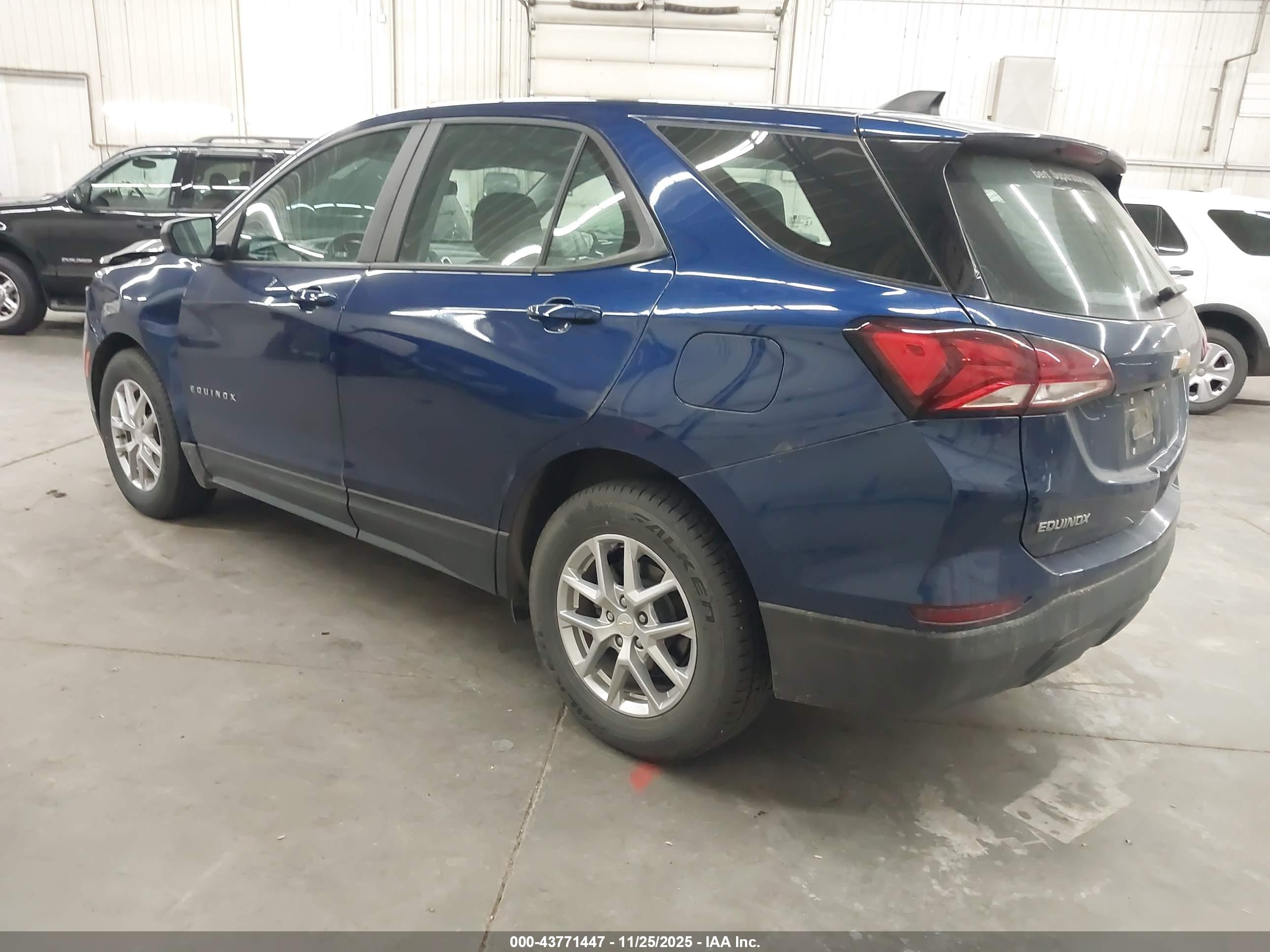 CHEVROLET EQUINOX image 3