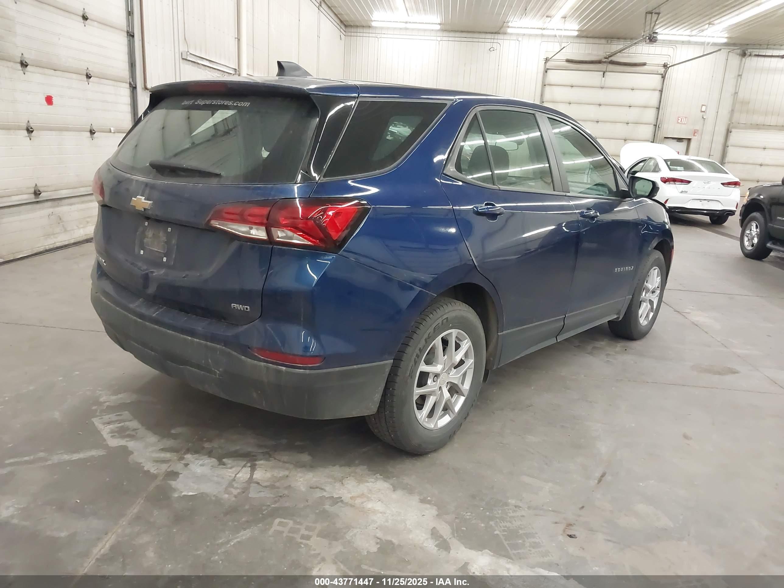 CHEVROLET EQUINOX image 4