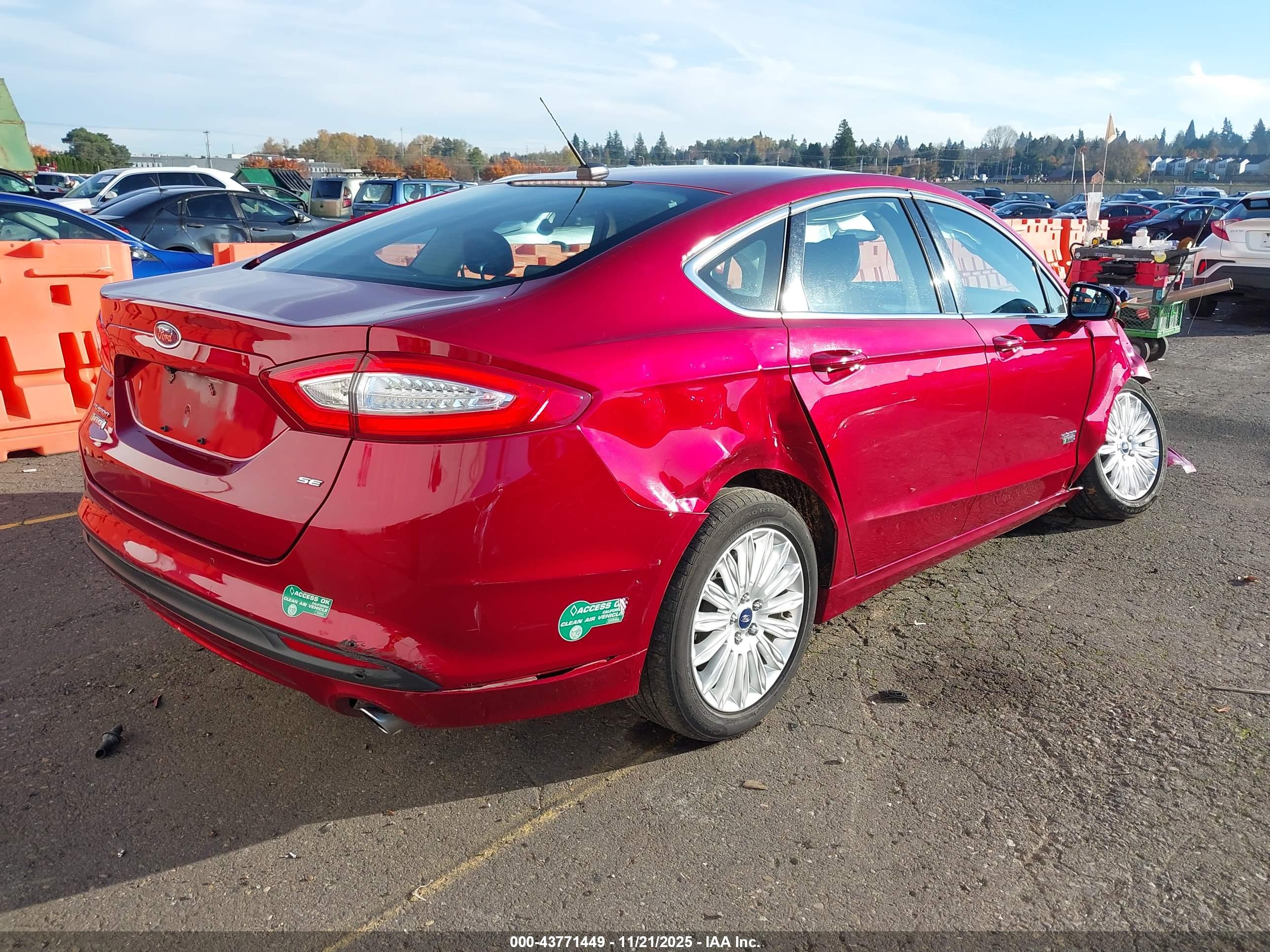 FORD FUSION image 4