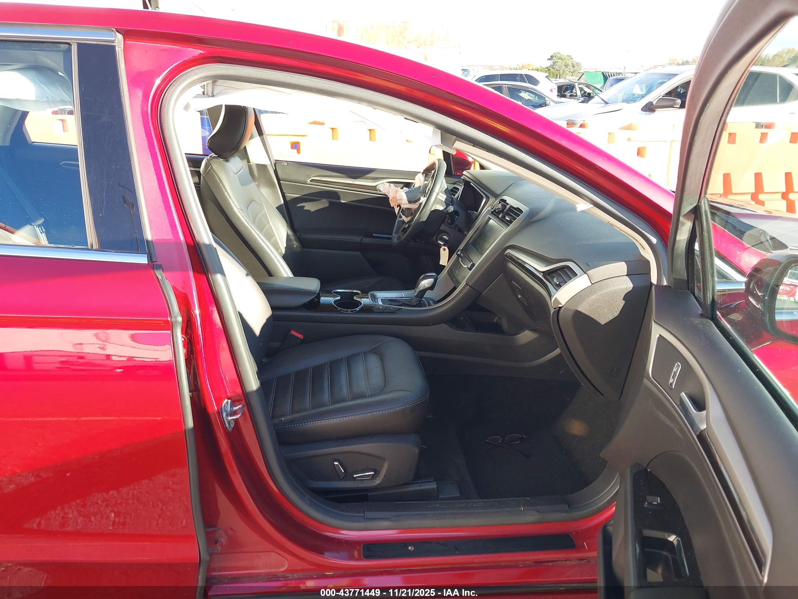 FORD FUSION image 5