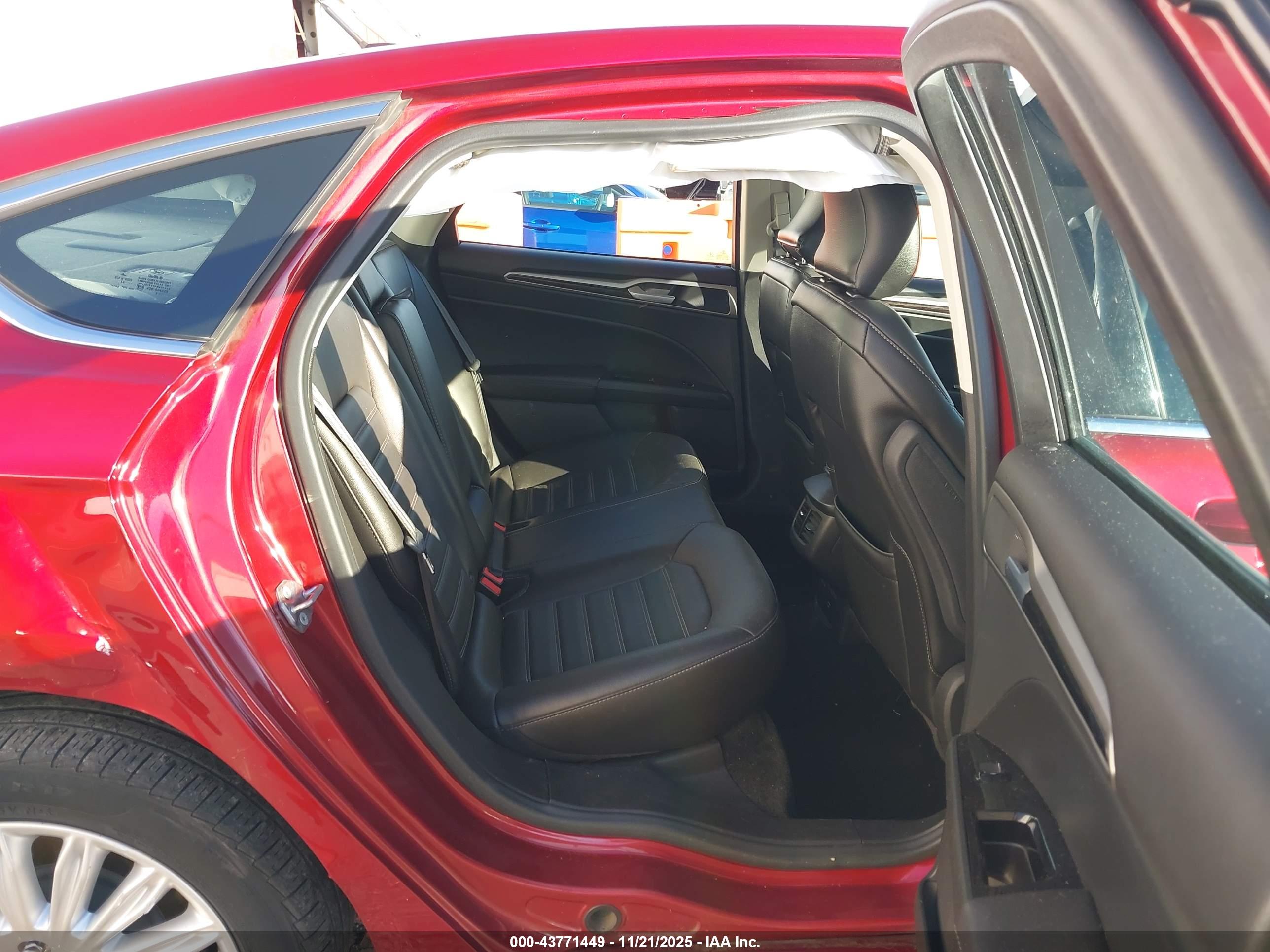 FORD FUSION image 8
