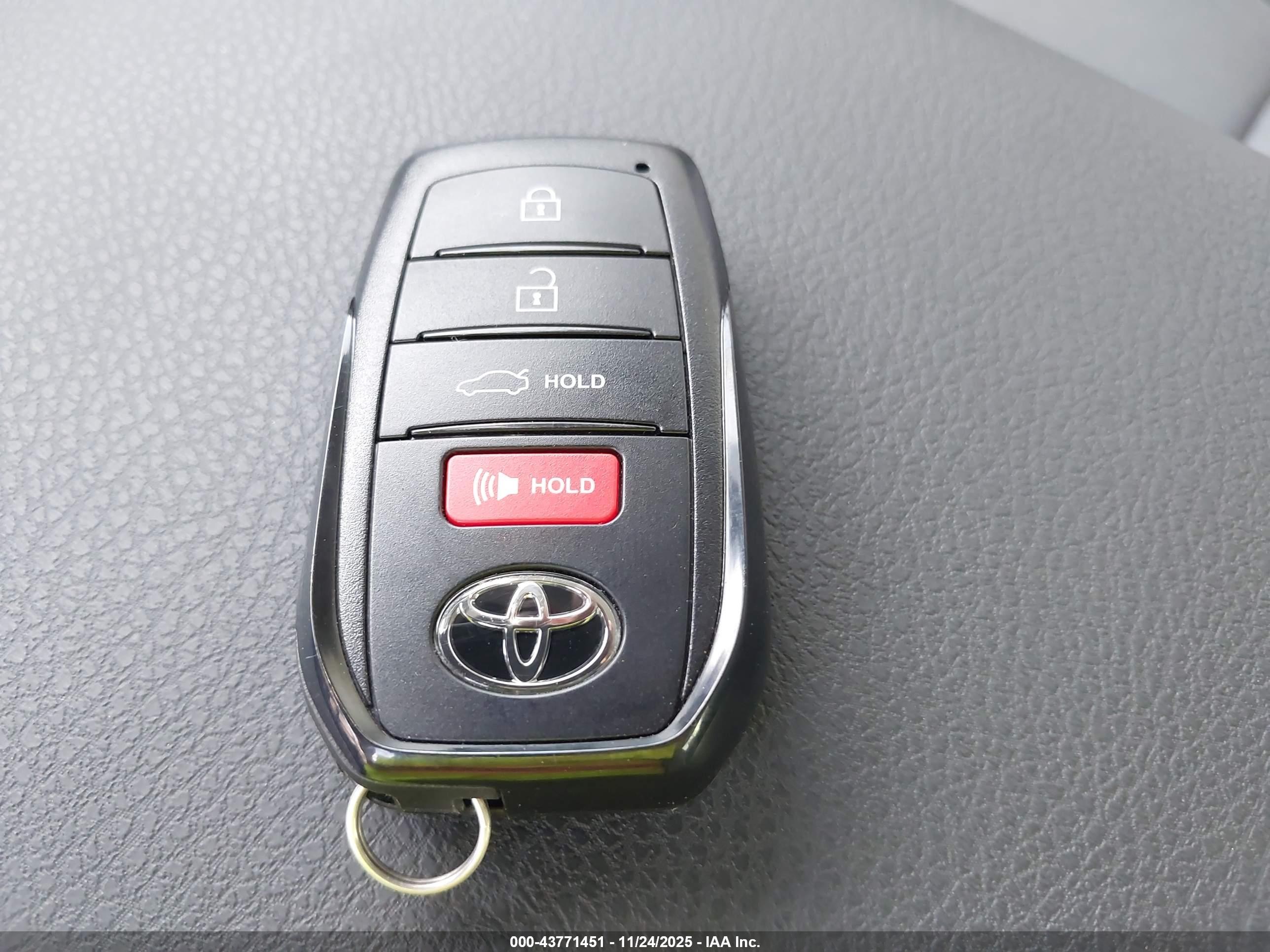 TOYOTA CAMRY image 11