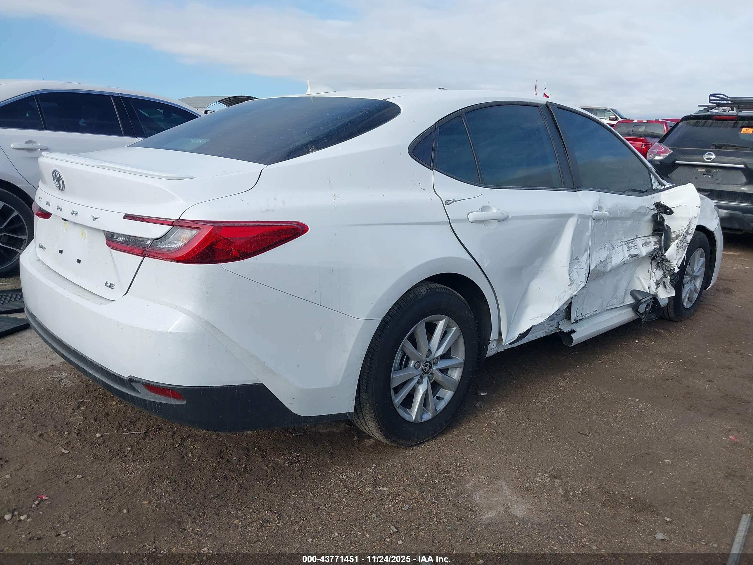 TOYOTA CAMRY image 4