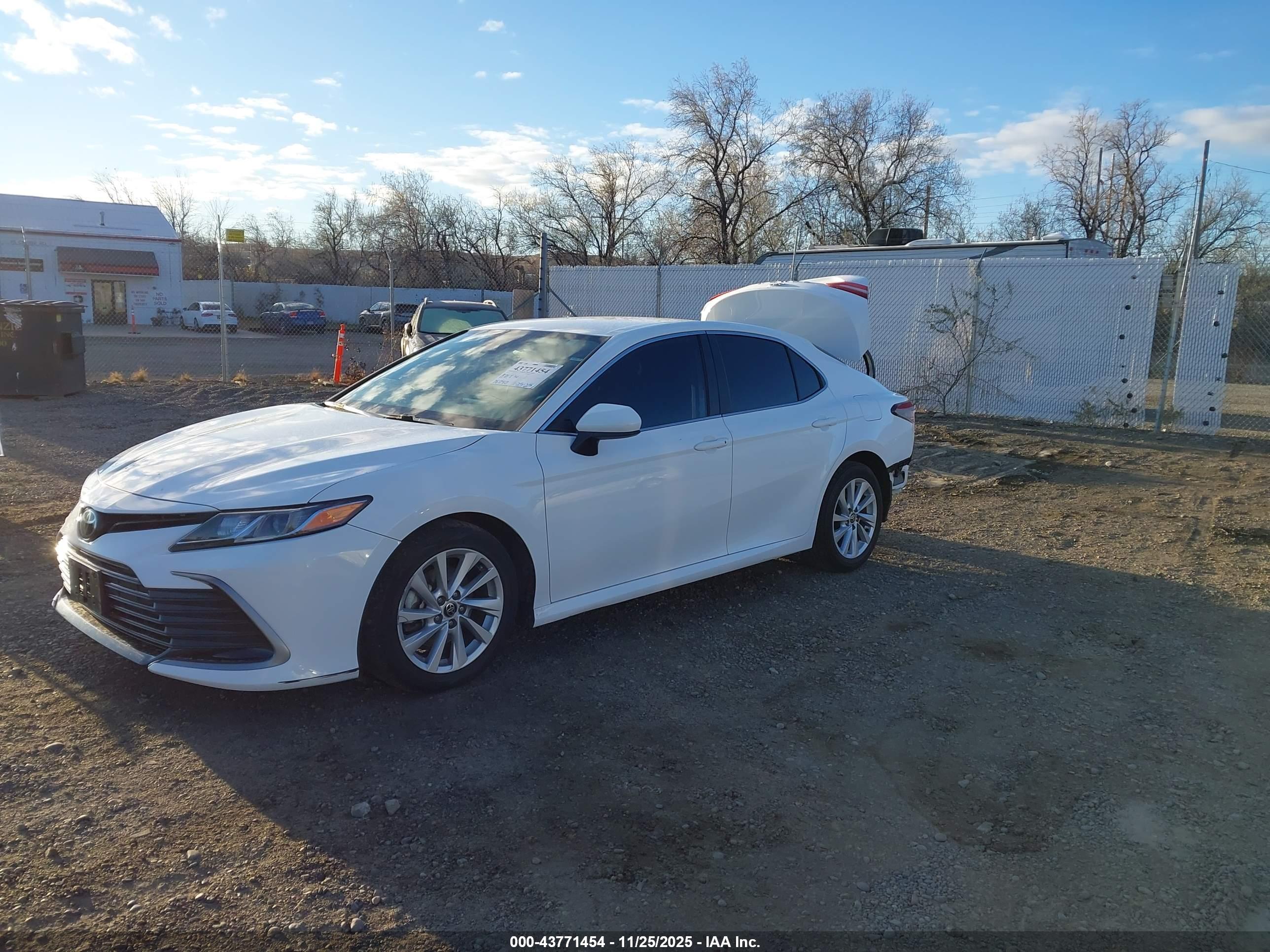 TOYOTA CAMRY image 2