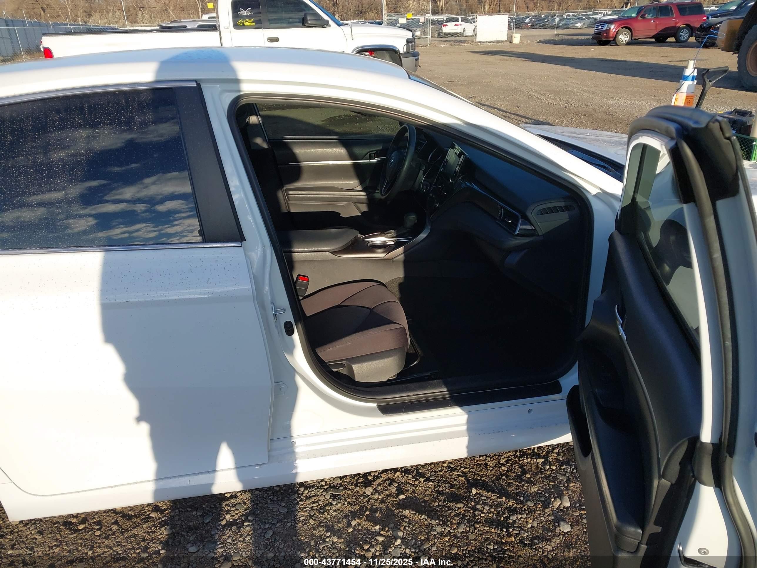 TOYOTA CAMRY image 5