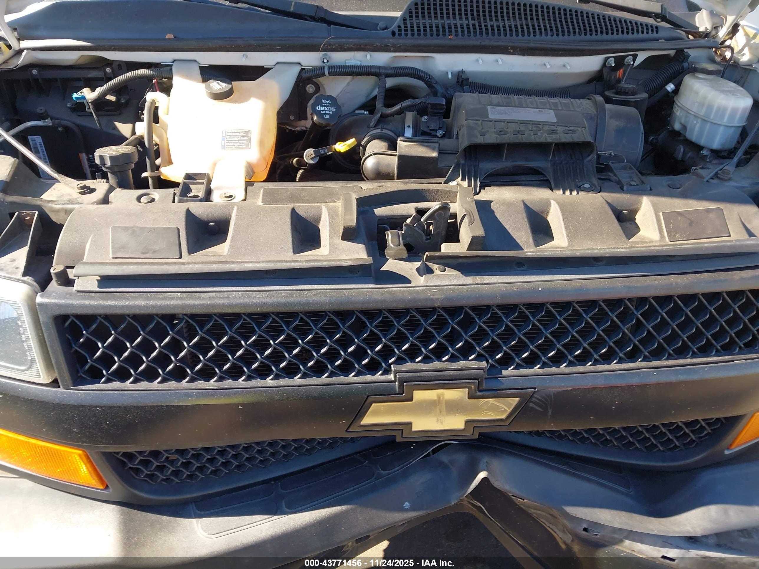 CHEVROLET EXPRESS image 10