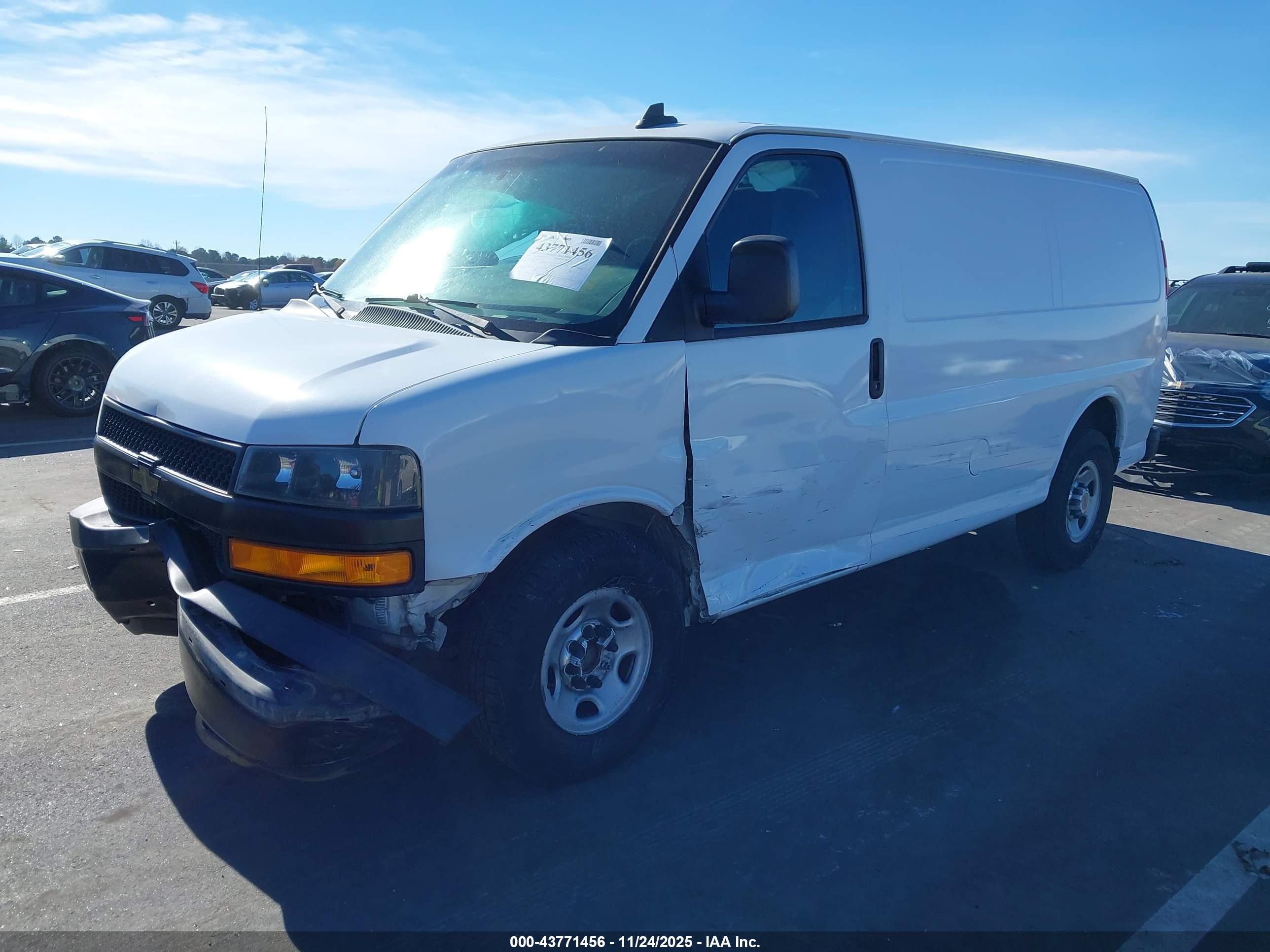 CHEVROLET EXPRESS image 2