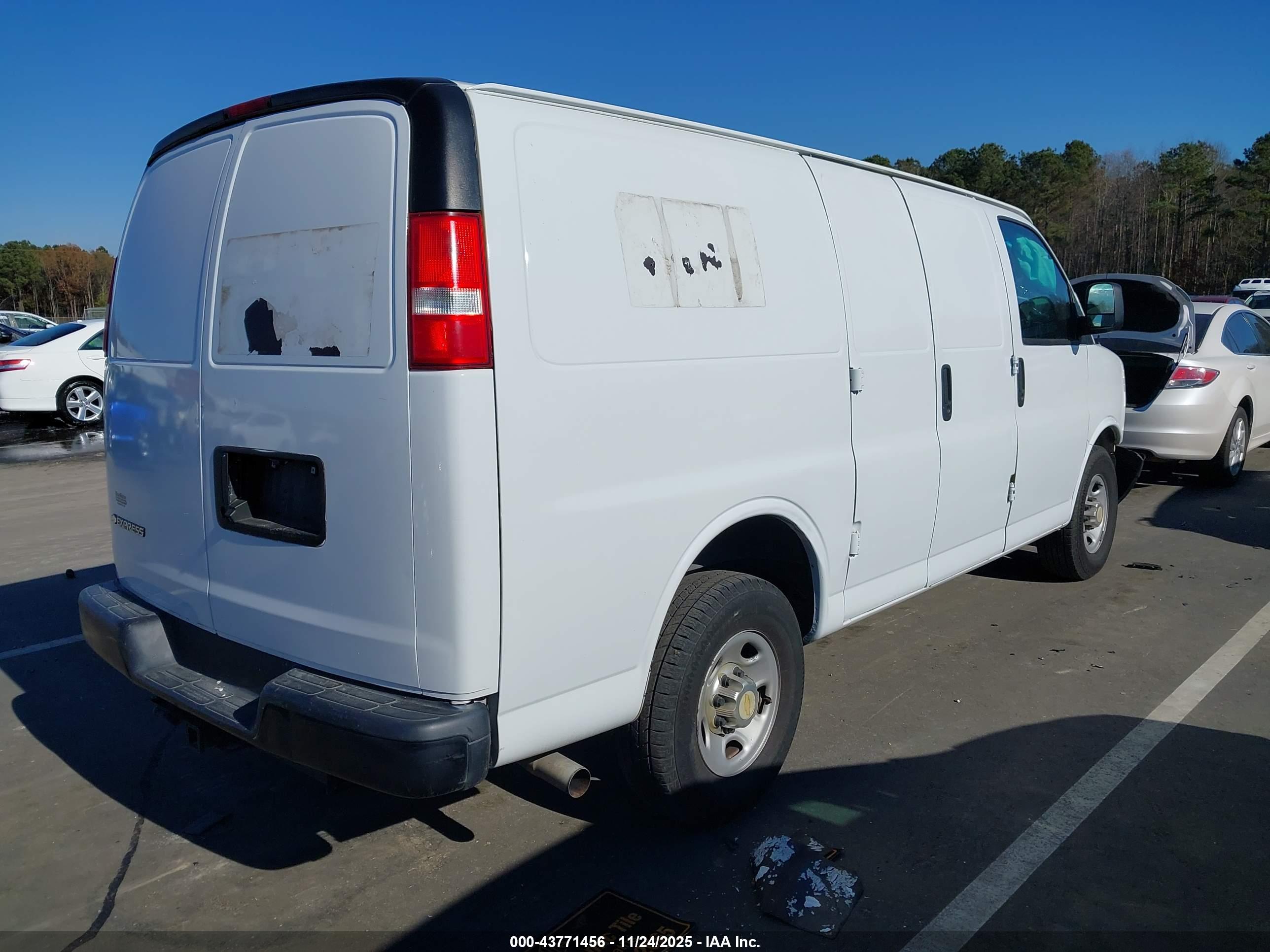 CHEVROLET EXPRESS image 4