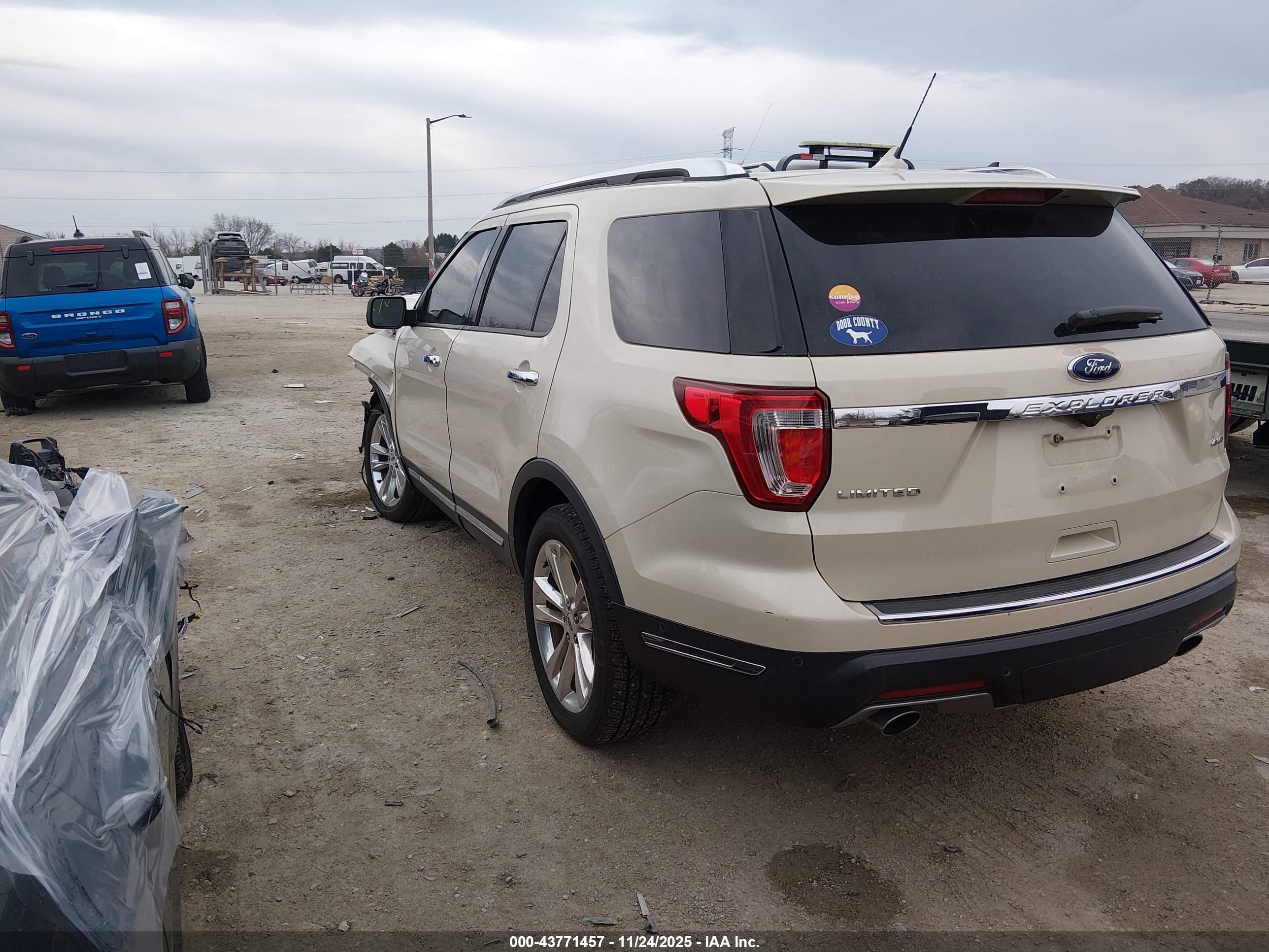 FORD EXPLORER image 3