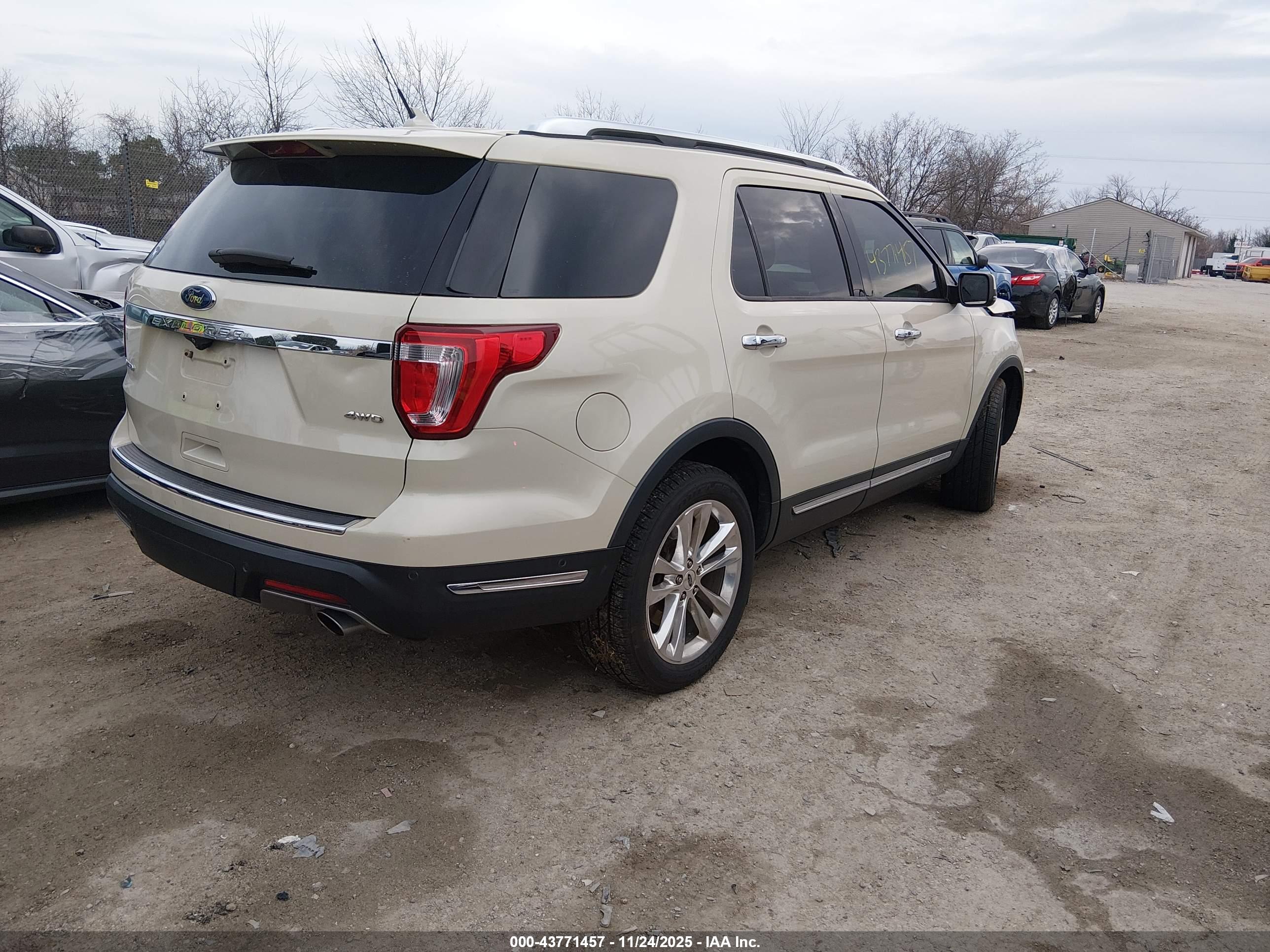 FORD EXPLORER image 4