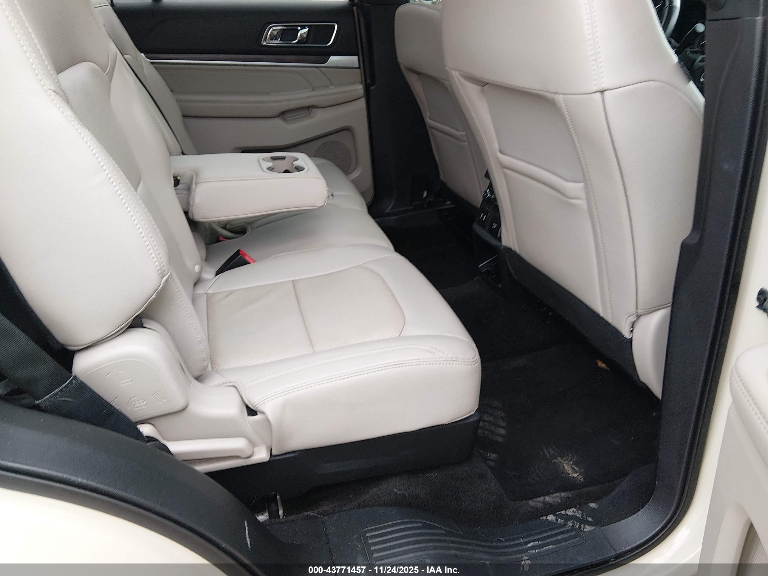 FORD EXPLORER image 8